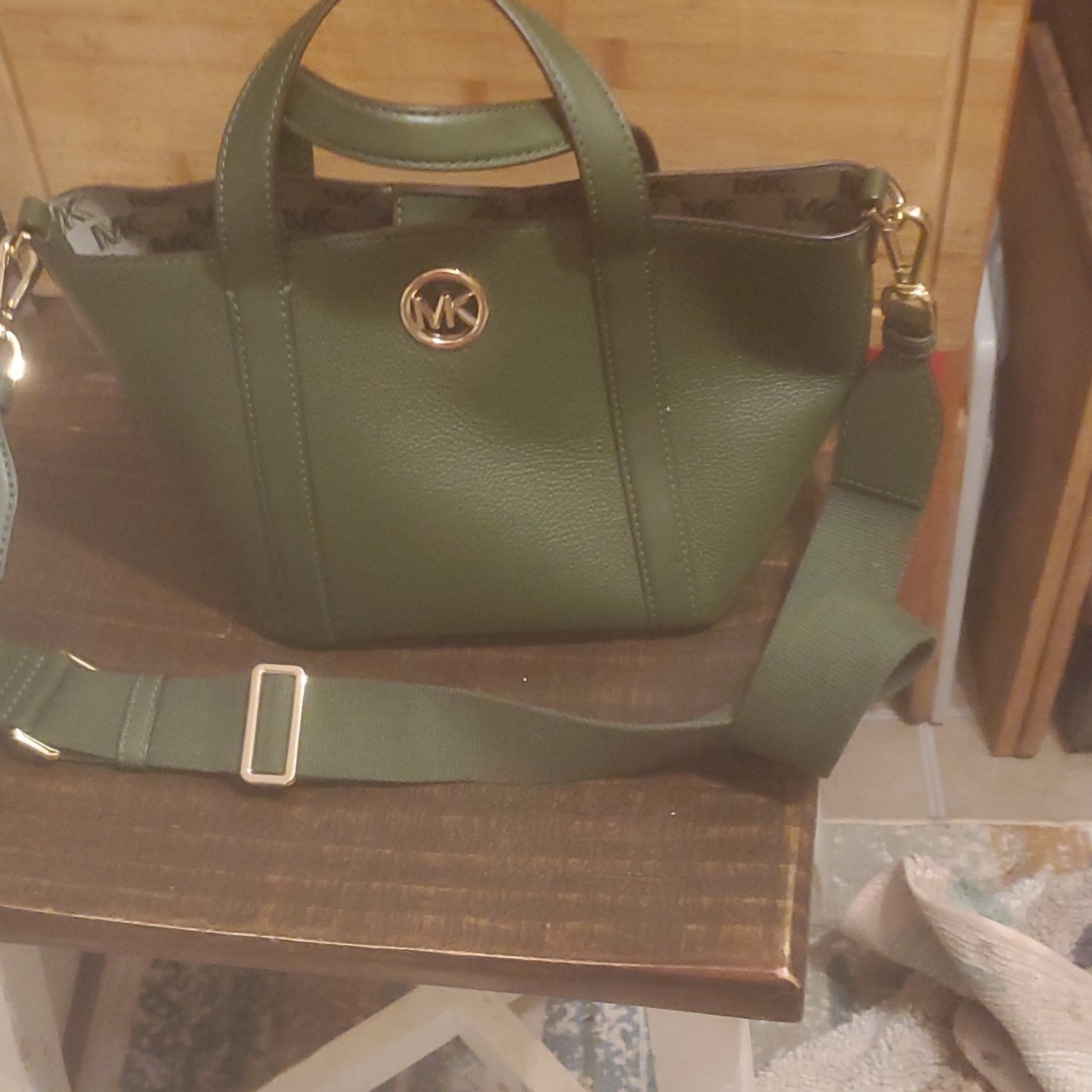 Michael Kors Green Pebbled Satchel Top Handle Bag Magnetic Gold Logo Det Strap