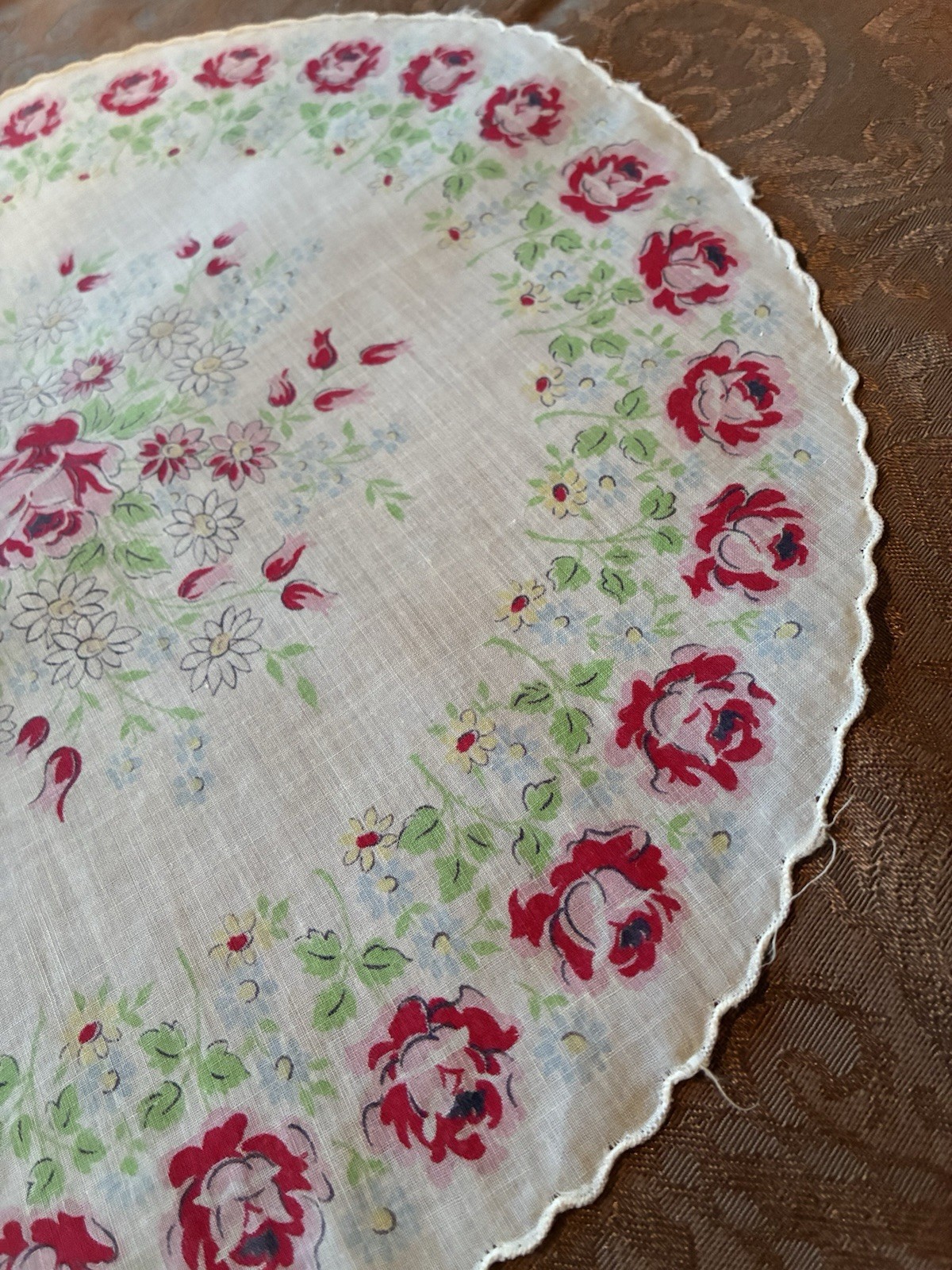 Rare 14.5 In Round Handkerchief Vintage Floral Print Roses Tulips Cottagecore