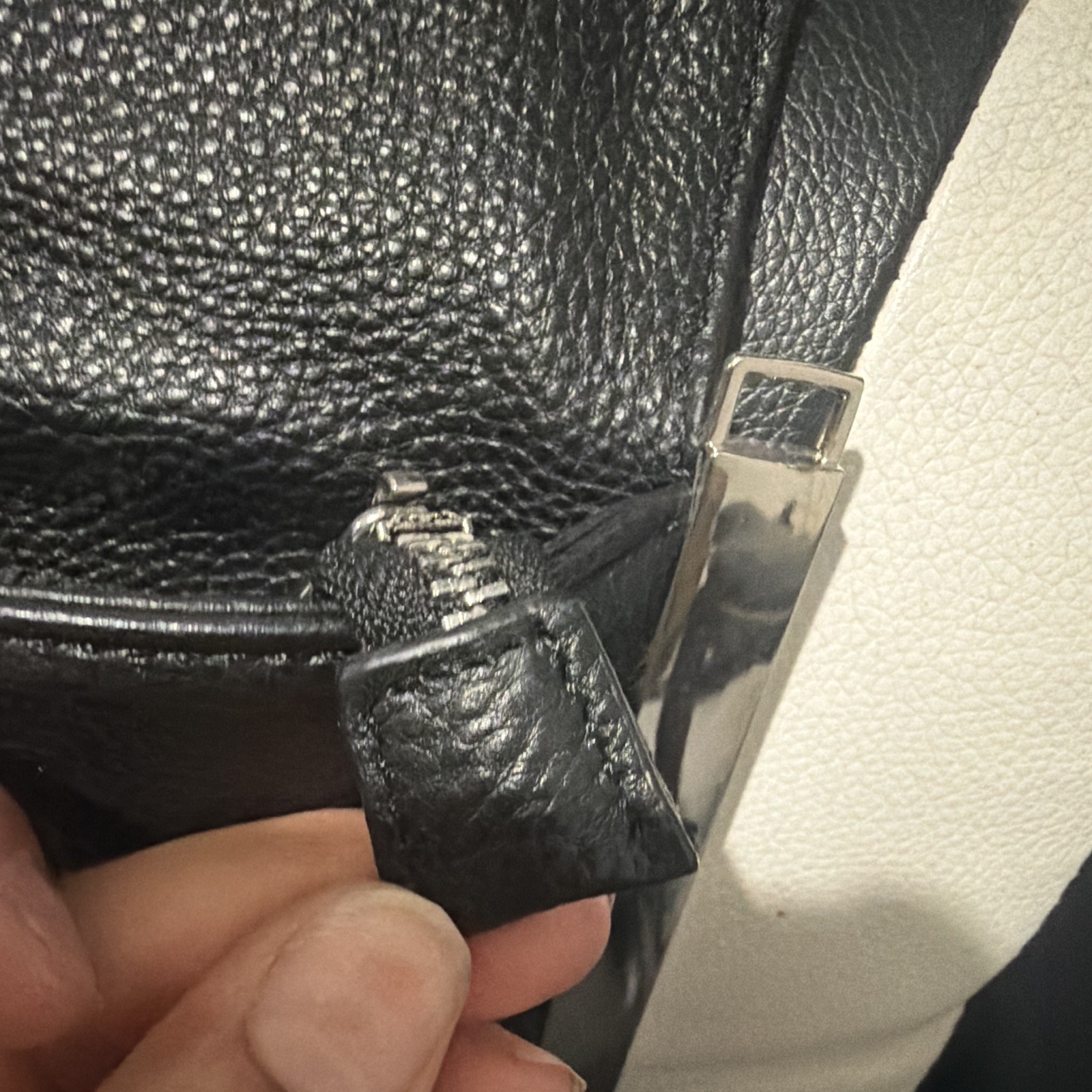 Danier Black Pebbled Shoulder Bag Zip Closure Silver Hardware Lined Pockets