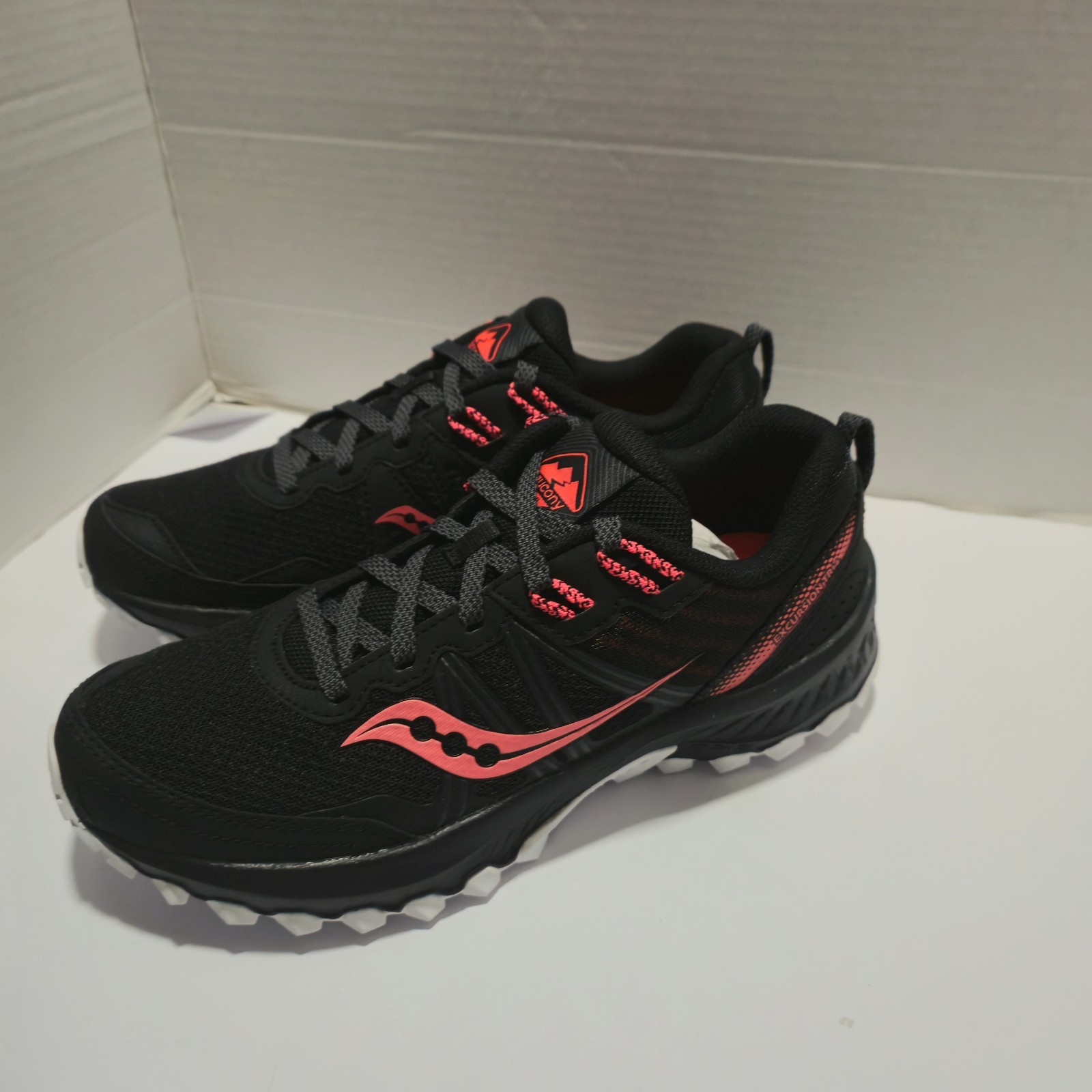 Saucony Women’s Excursion TR14 Trail Running Shoes Black Coral Size 8.5