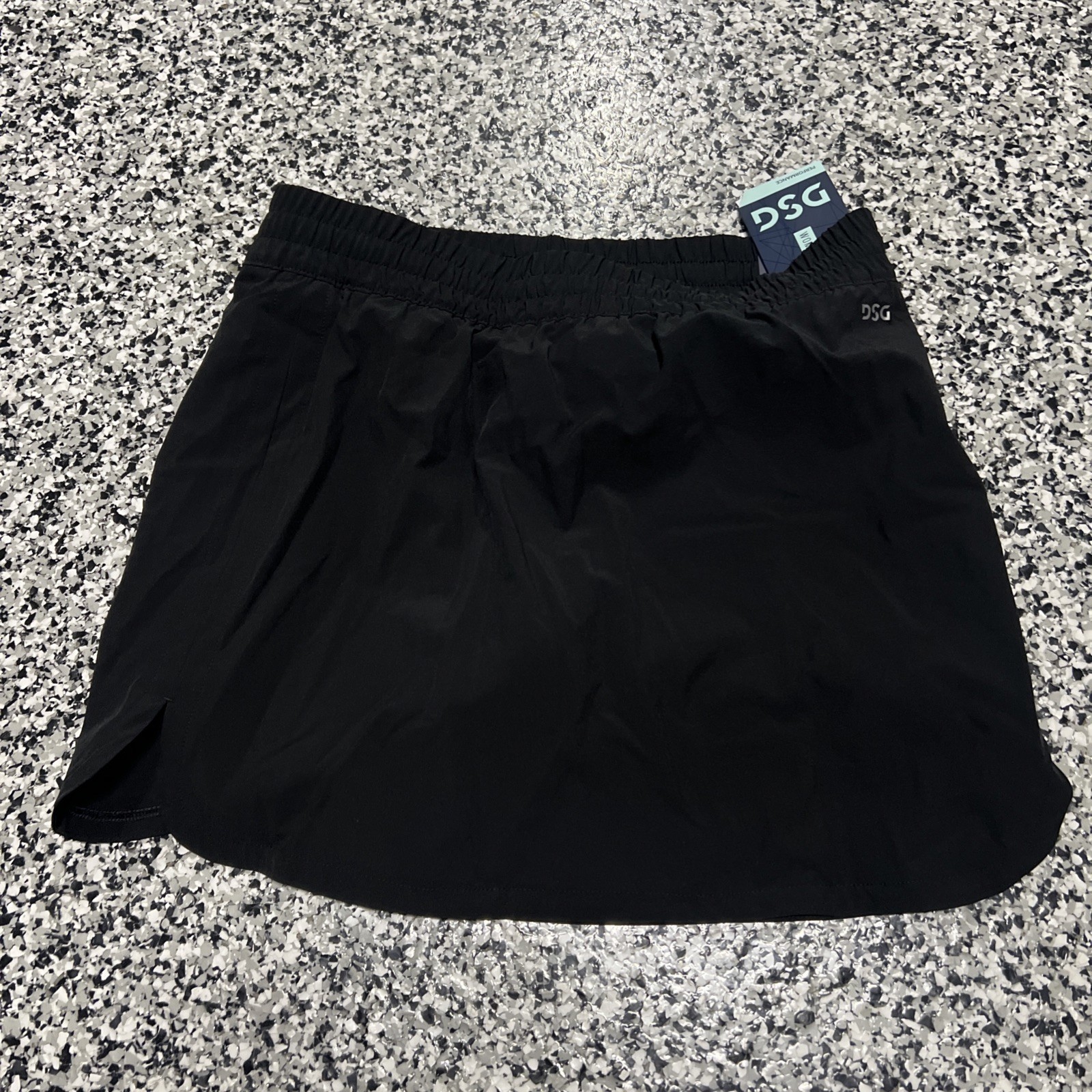 NWT DSG Mid Rise Stride Skort Womens Size Small Pure Black DAW13123