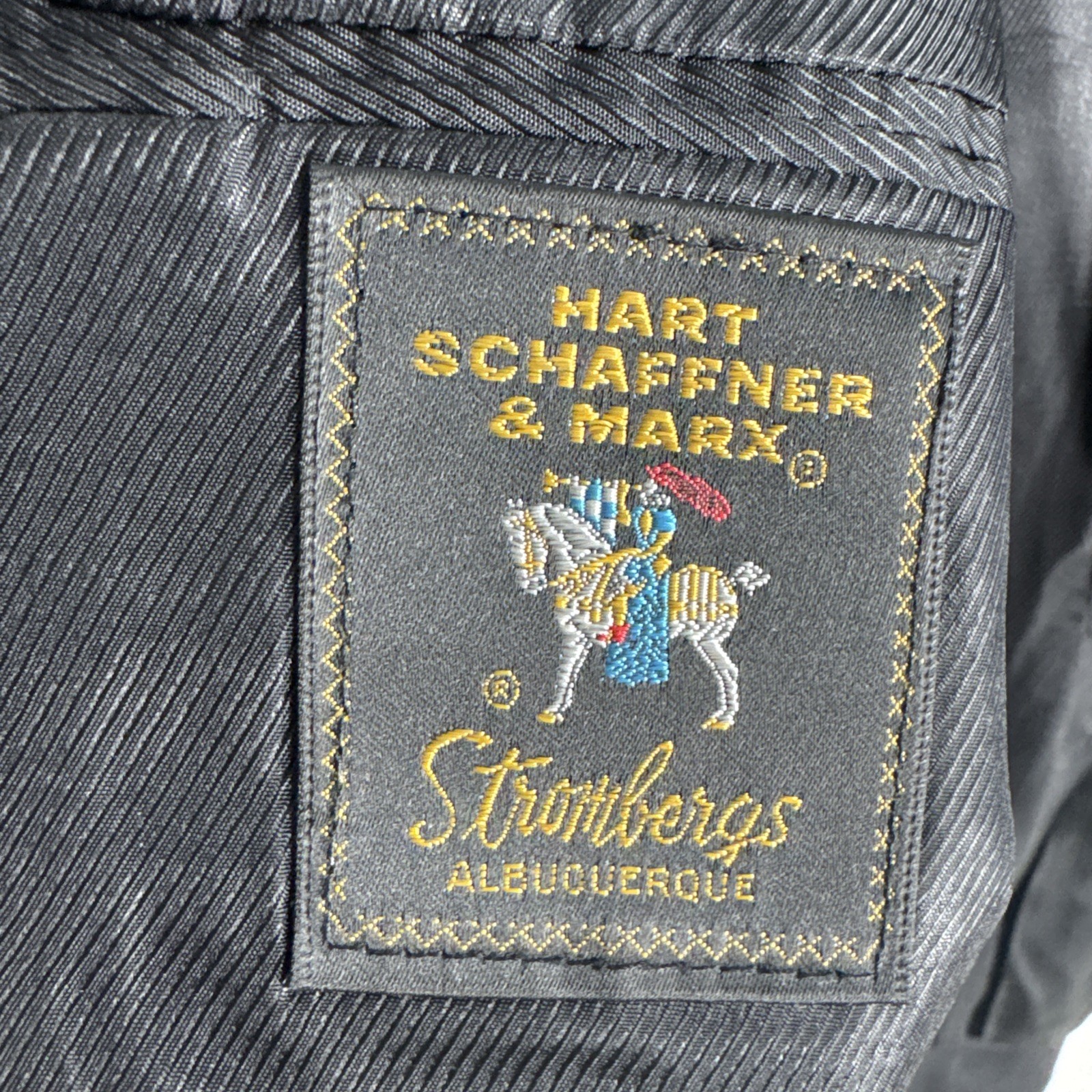 Vintage Hart Schaffner Marx 44R Relaxed Charcoal Pinstripe 2-Piece Suit 39×27