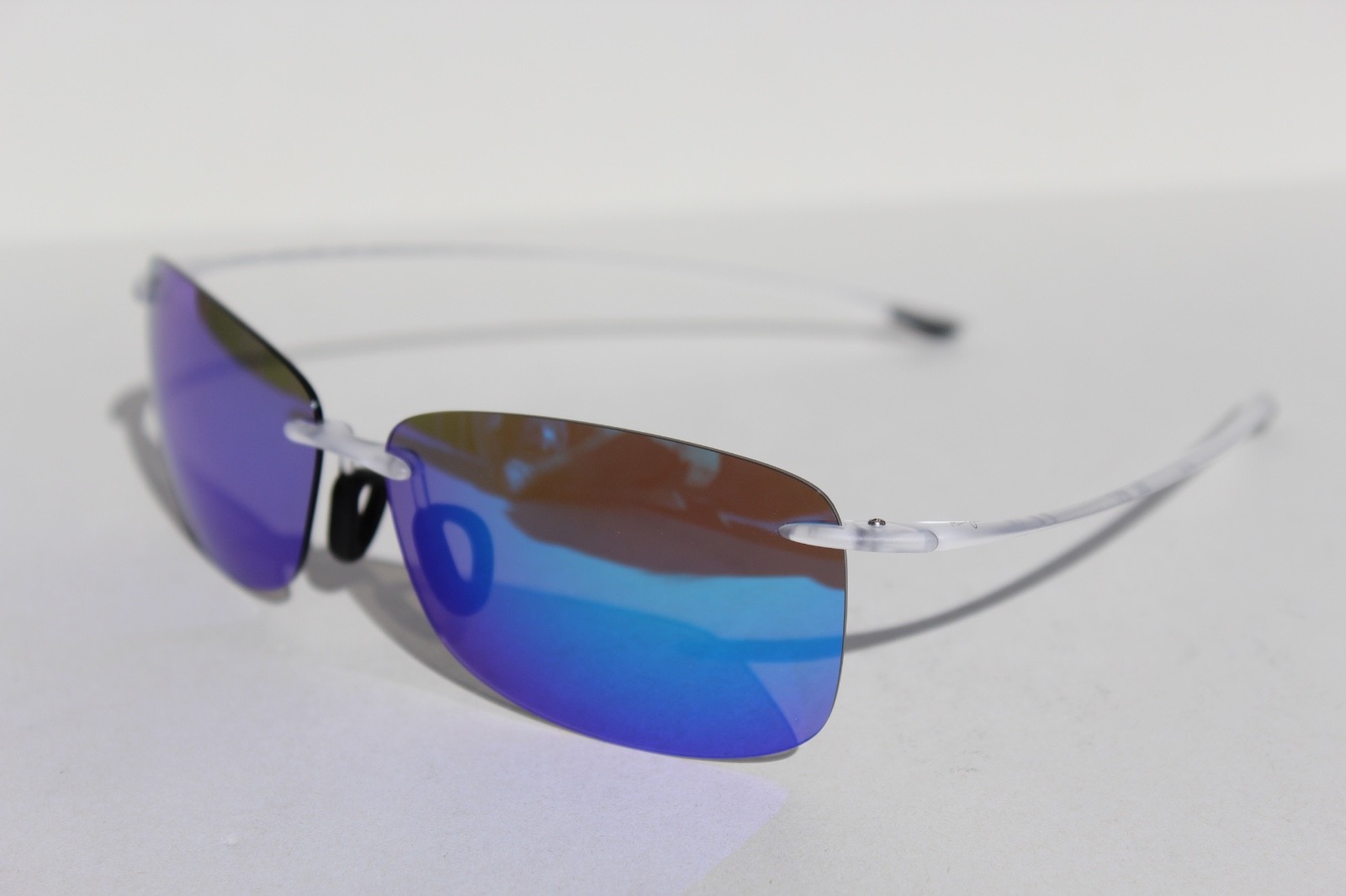 MAUI JIM ‘AKAU POLARIZED Sunglasses B442-05CM Crystal Matte/Blue Hawaii NEW