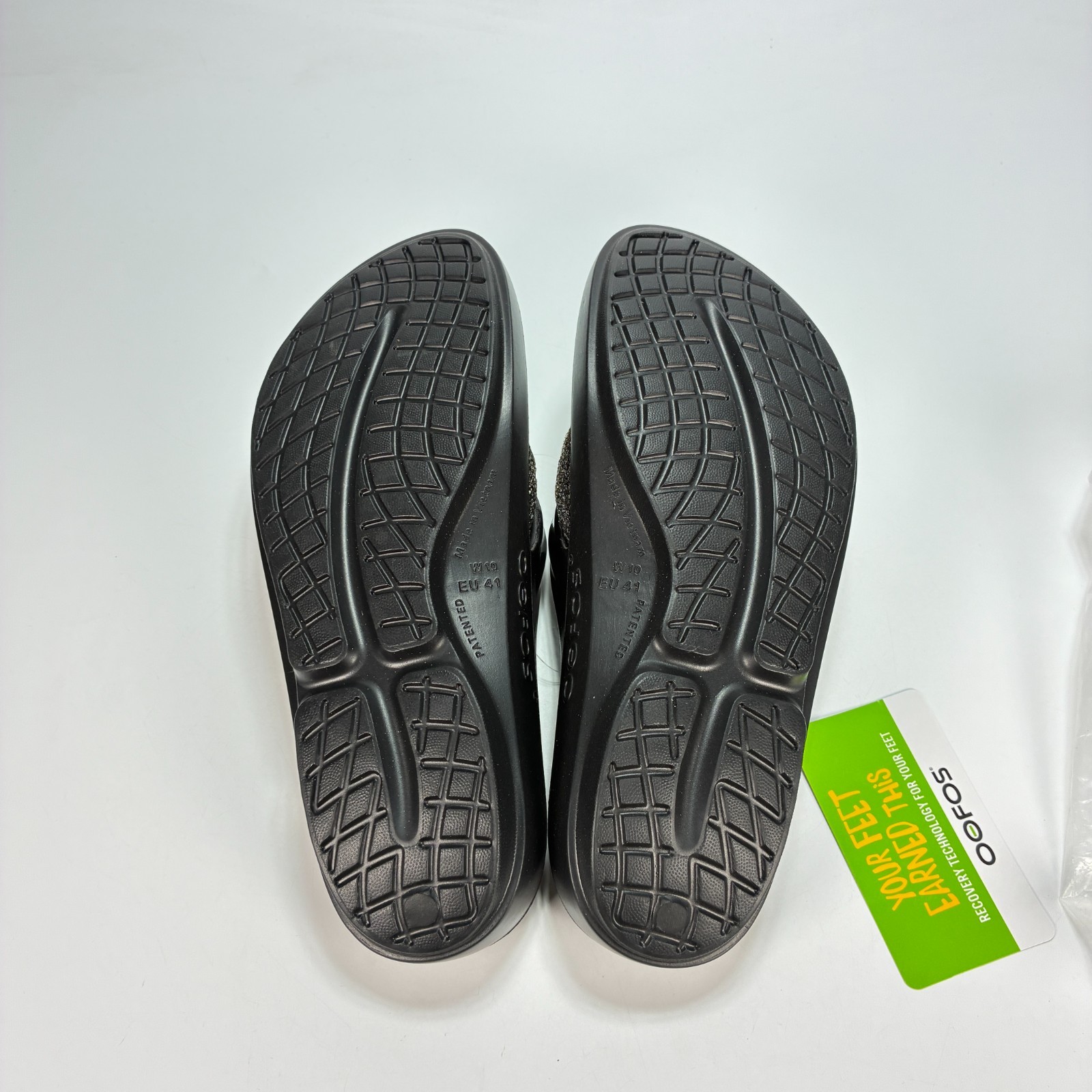 OOFOS OOlala Black Glossy Comfort Recovery Slide Thong Sandals Women’s Size 10