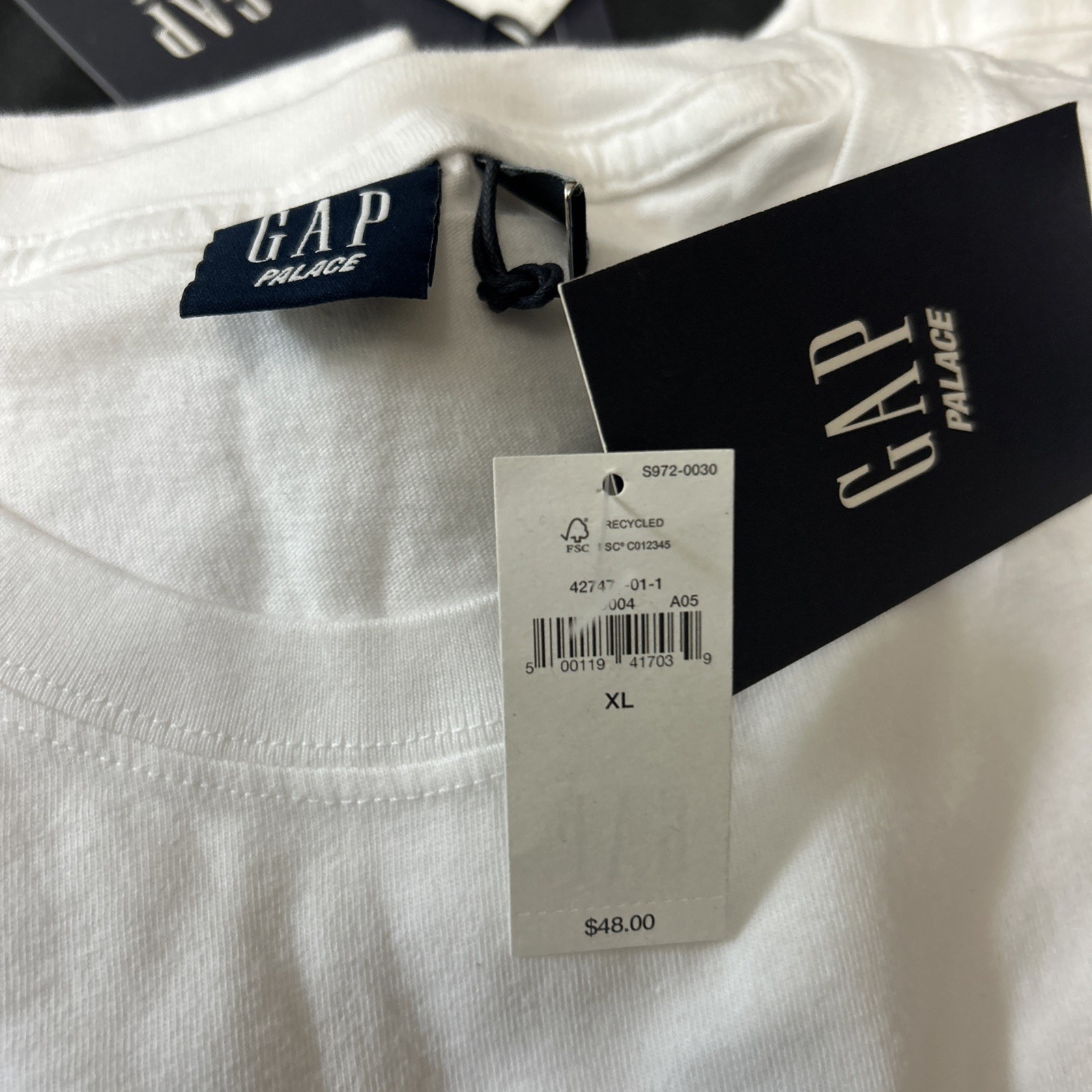 Palace x Gap NWT Men’s Size XL White T-Shirt 100% Cotton