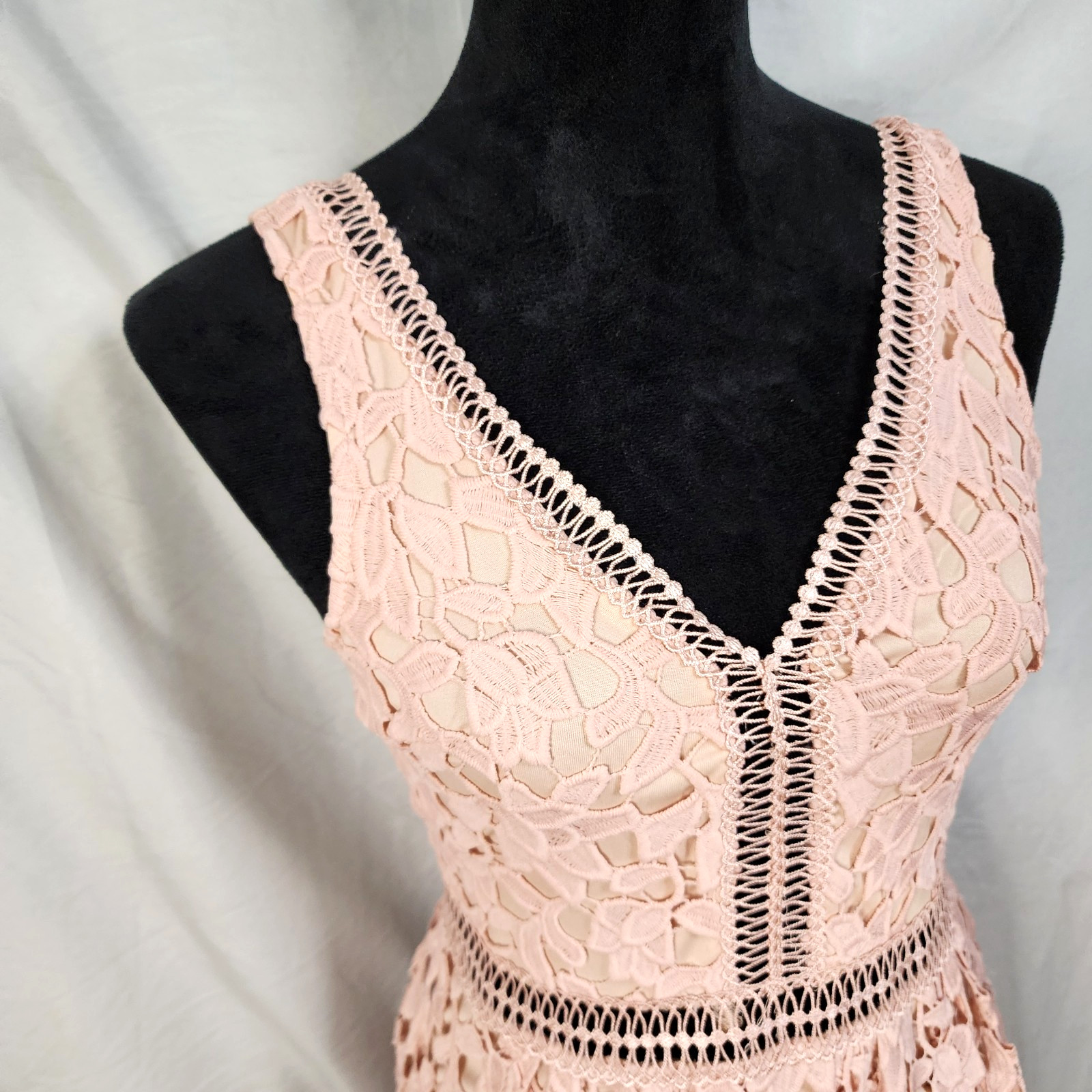 JUST ME Size Small Soft Pink Crochet Lace Sleeveless Floral Fit and Flare Dress