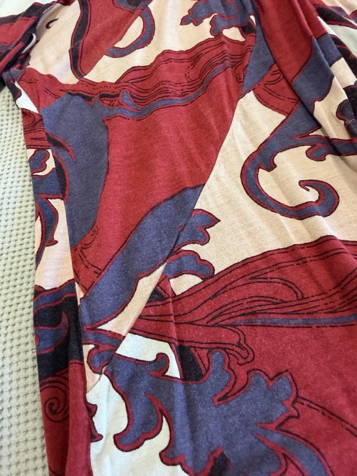 Daisy Fuentes Burgundy, Pink Red Printed Top Pattern, Long Sleeve Size Large ￼