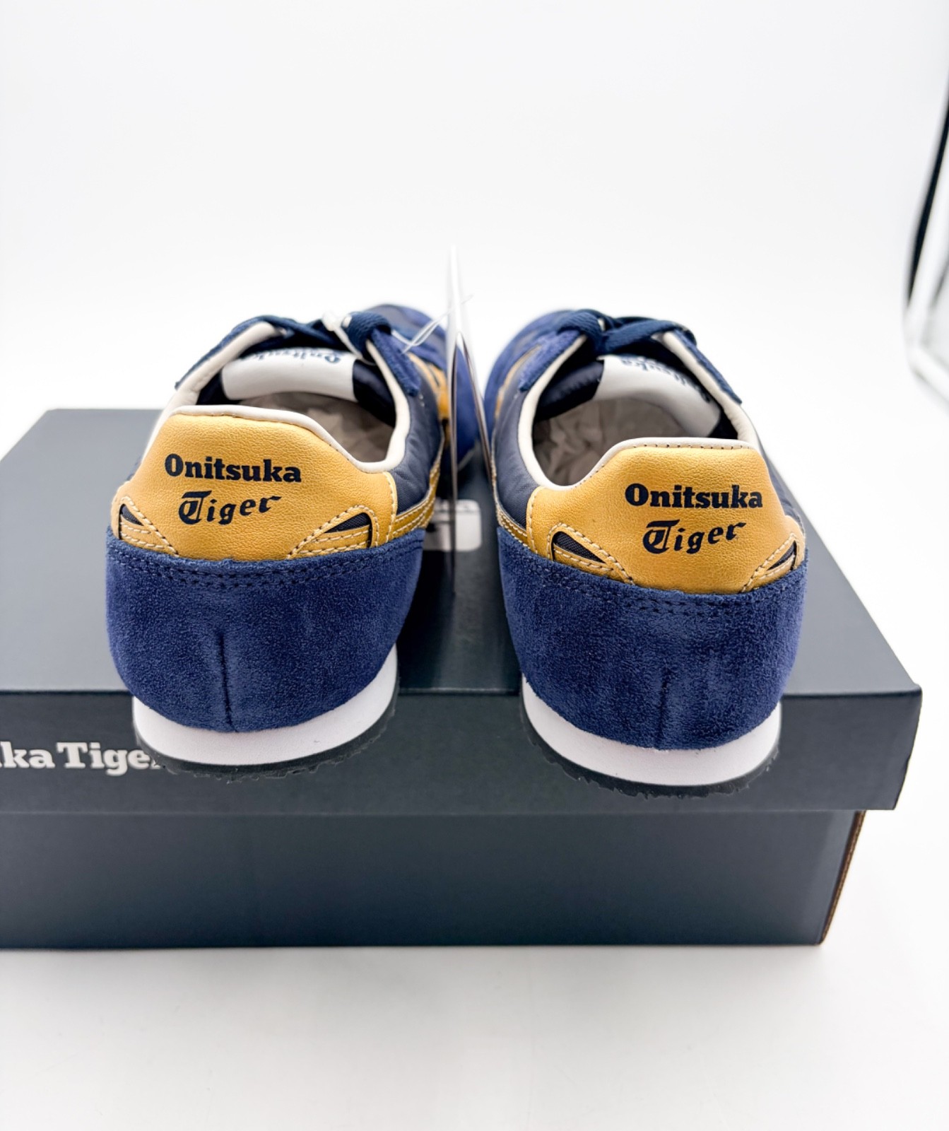 【NEW】Onitsuka Tiger SERRANO MIDNIGHT /PURE GOLD Daily Sneaker (Men’s US 6.5)