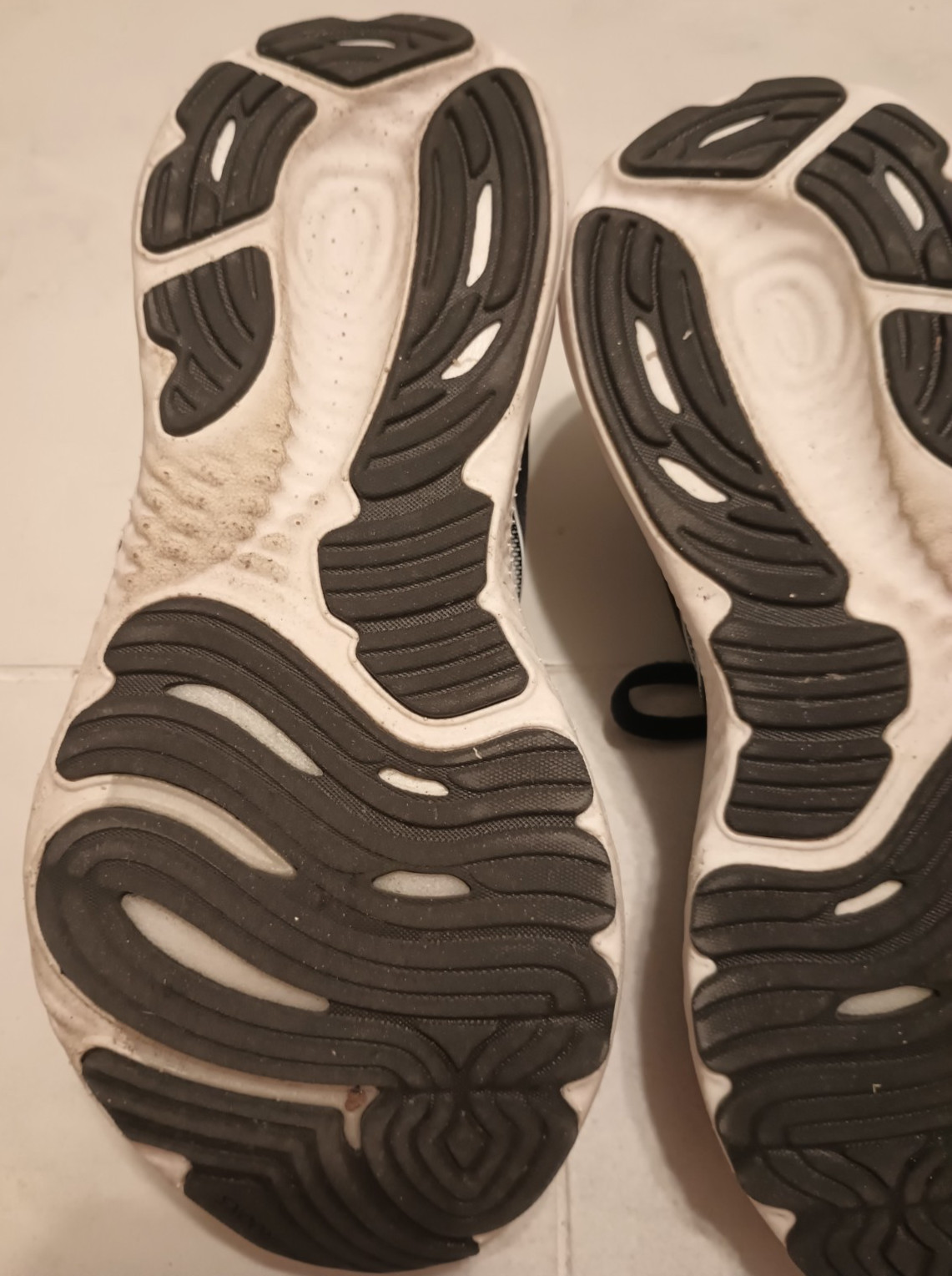 Size 8 – Brooks Glycerin GTS 22 Black Grey White Women’s Gently Used