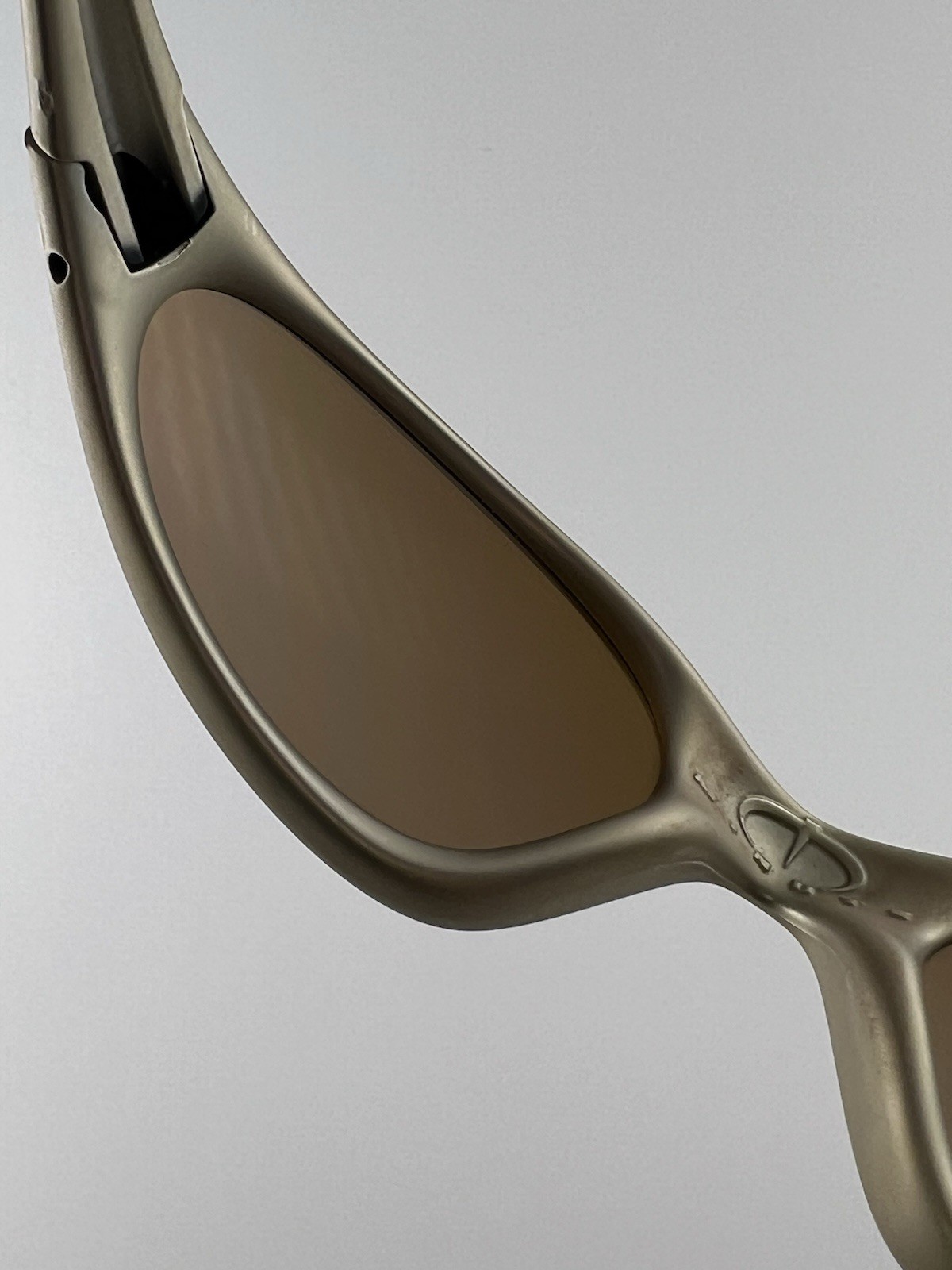 Oakley Minute 1.0 FMJ Platinum Frame Gold Iridium Lens Rootbeer Ear 04-082 XX