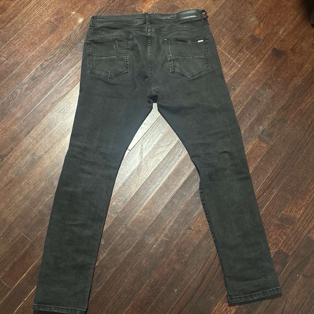 AMIRI Men’s Distressed Black Dark Wash Denim Skinny Slim Fit Jeans, Mid Rise