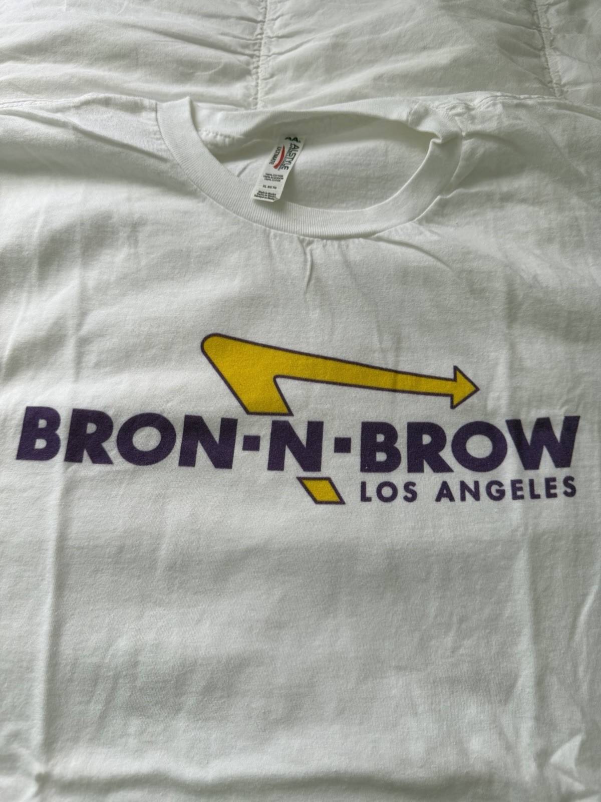 LeBron James/Anthony Davis In N Out Lakers T-Shirt Sz XL White Slim Fit Vintage