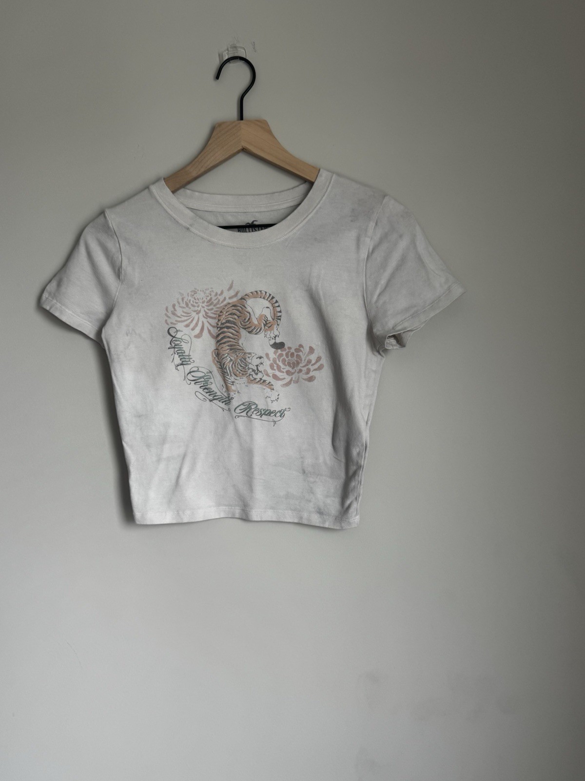 Hollister Tiger Graphic Cropped Tee Baby Top White Gray Bleach Dye Size M