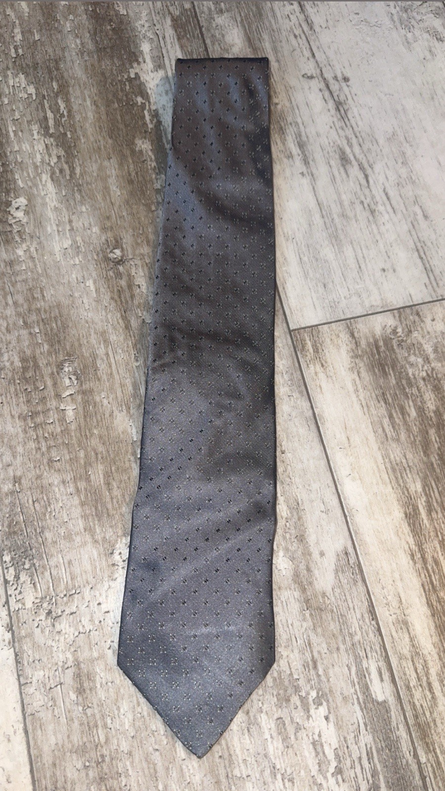 DKNY Mens Designer Necktie 100% Silk Tie Silver Dot. 3.75″. 100% Silk.