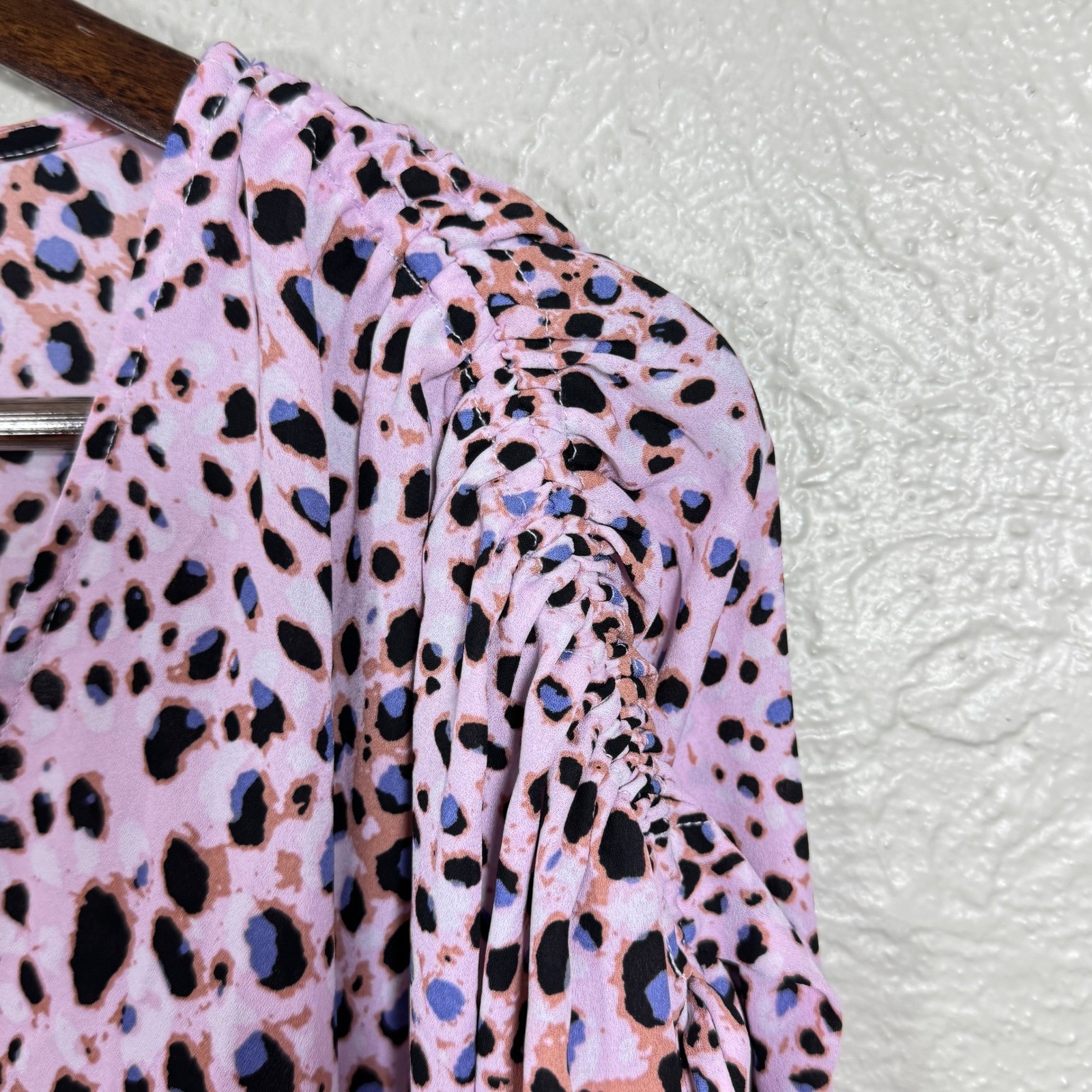 Cabi 5980 Blouse Top Small Pink Leopard Animal Print Ruched Tie Chiffon Career