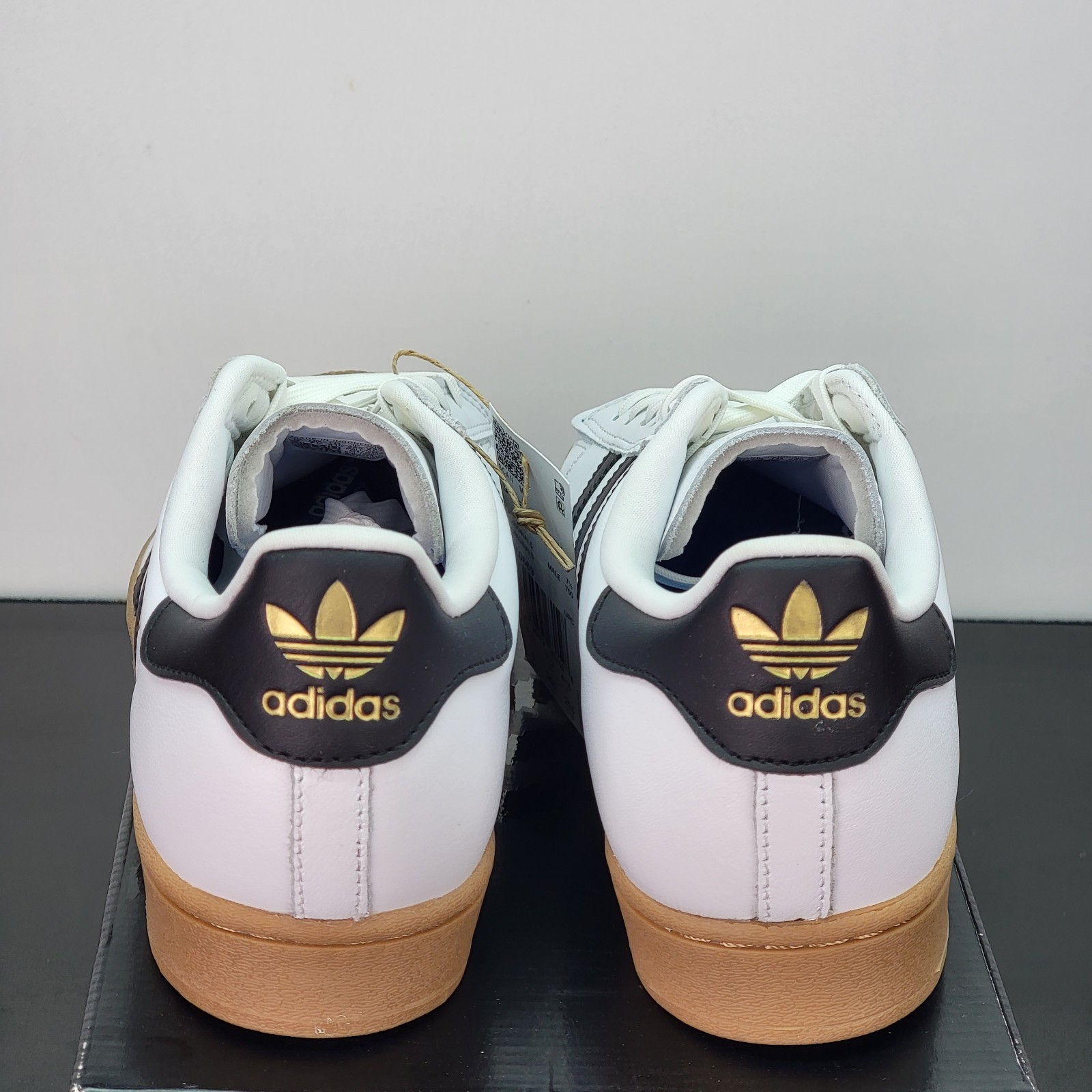 Adidas Superstar Men’s Size 9 Athletic Shoes White Black Casual Sneakers