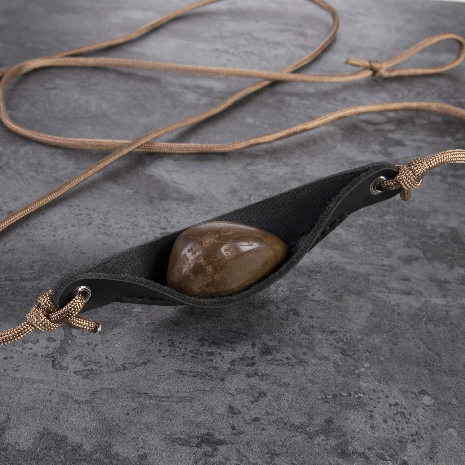 Handmade Leather Pouch Sling Shot – Vintage Style Outdoor Hunting Accessory