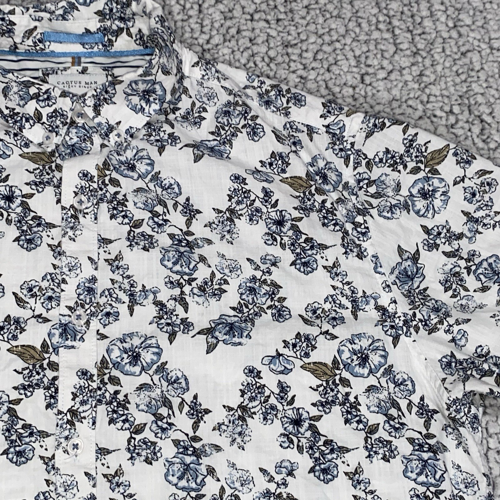 Cactus Man Ricky Singh Button Down Shirt Men’s L White Blue Floral Aloha Beach