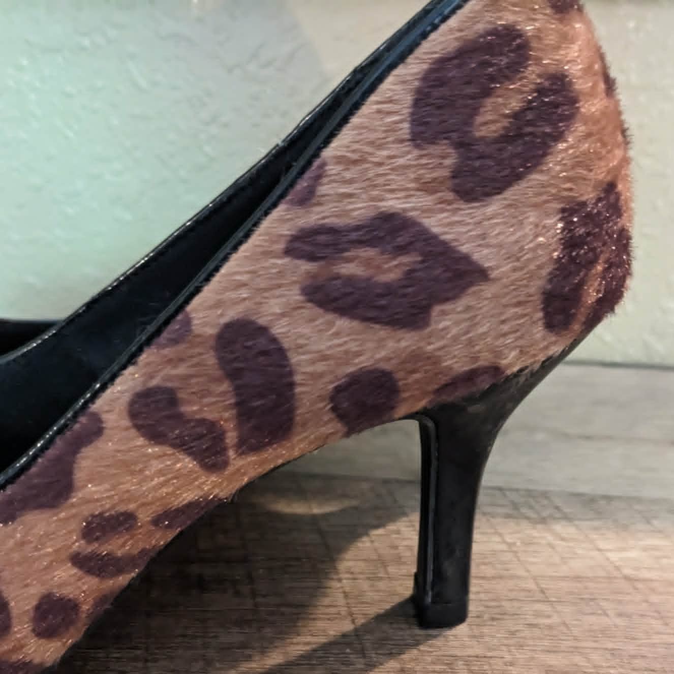 Comfort Plus Faux Calf Hair Leopard Print Memory Foam 2 inch Pumps size 5 – NWT