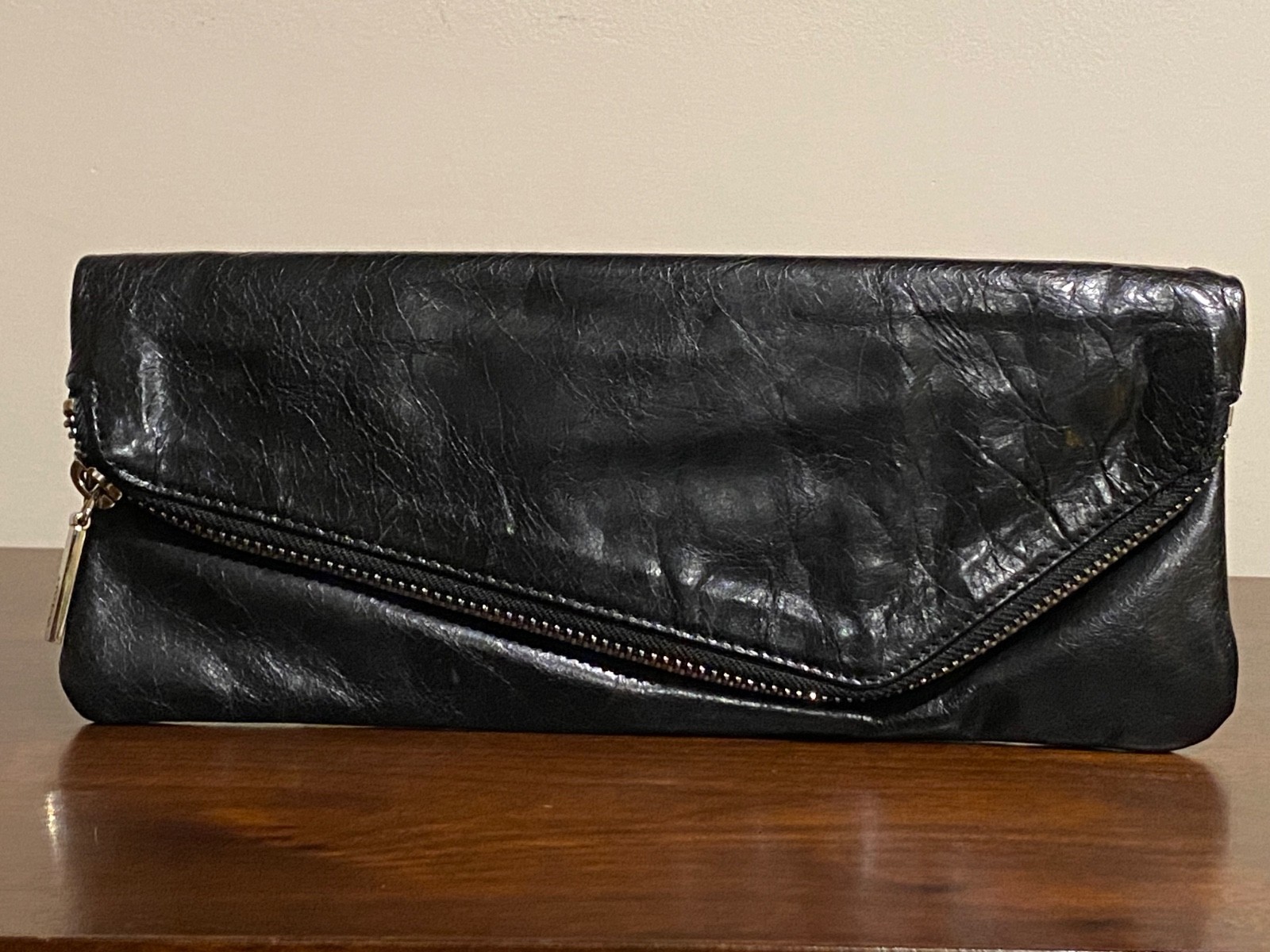 Hobo black leather envelope clutch with asymmetrical flap – GREAT CONDITION