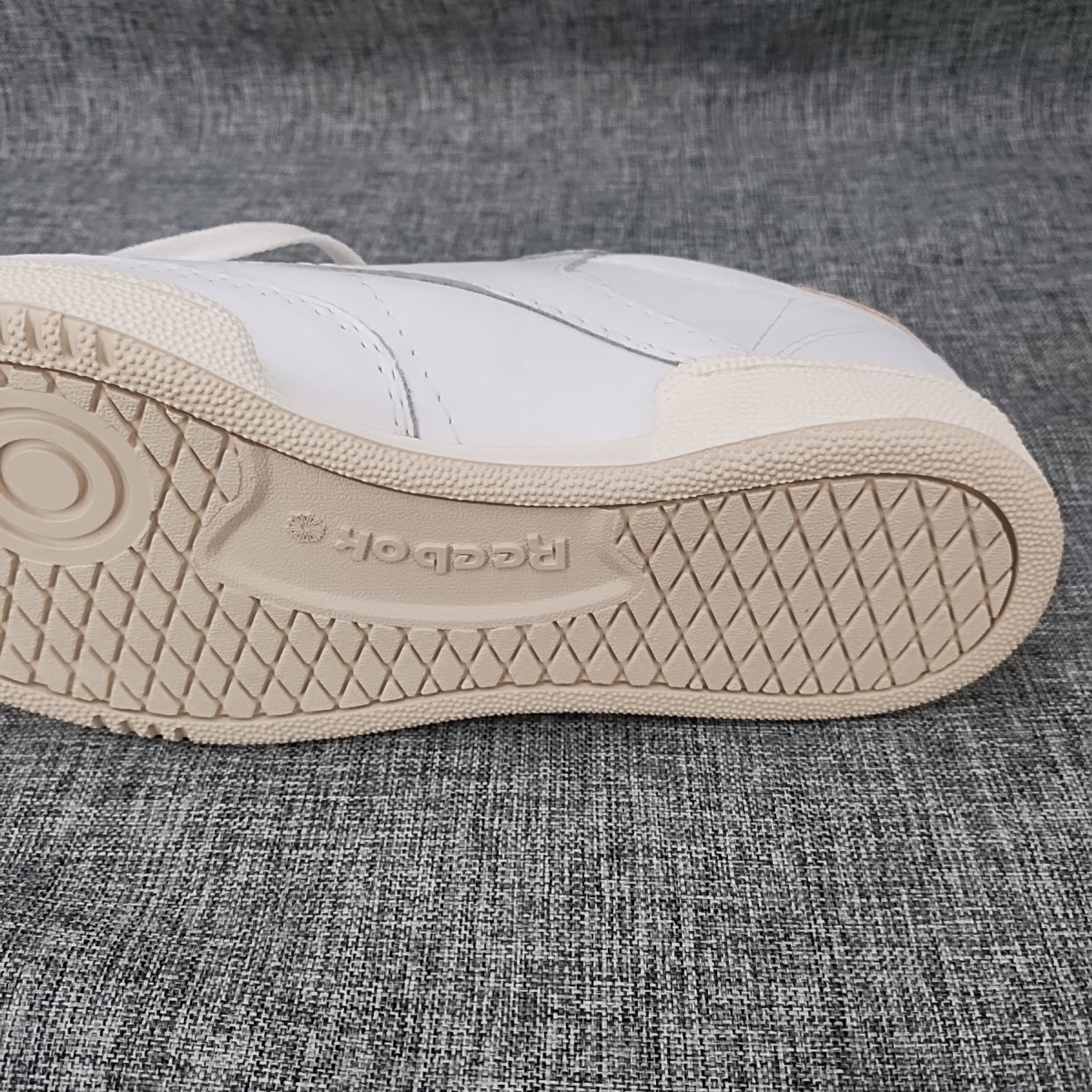 Reebok Club C 85 Men’s Size 7 White Classic Maroon Leather Sneakers