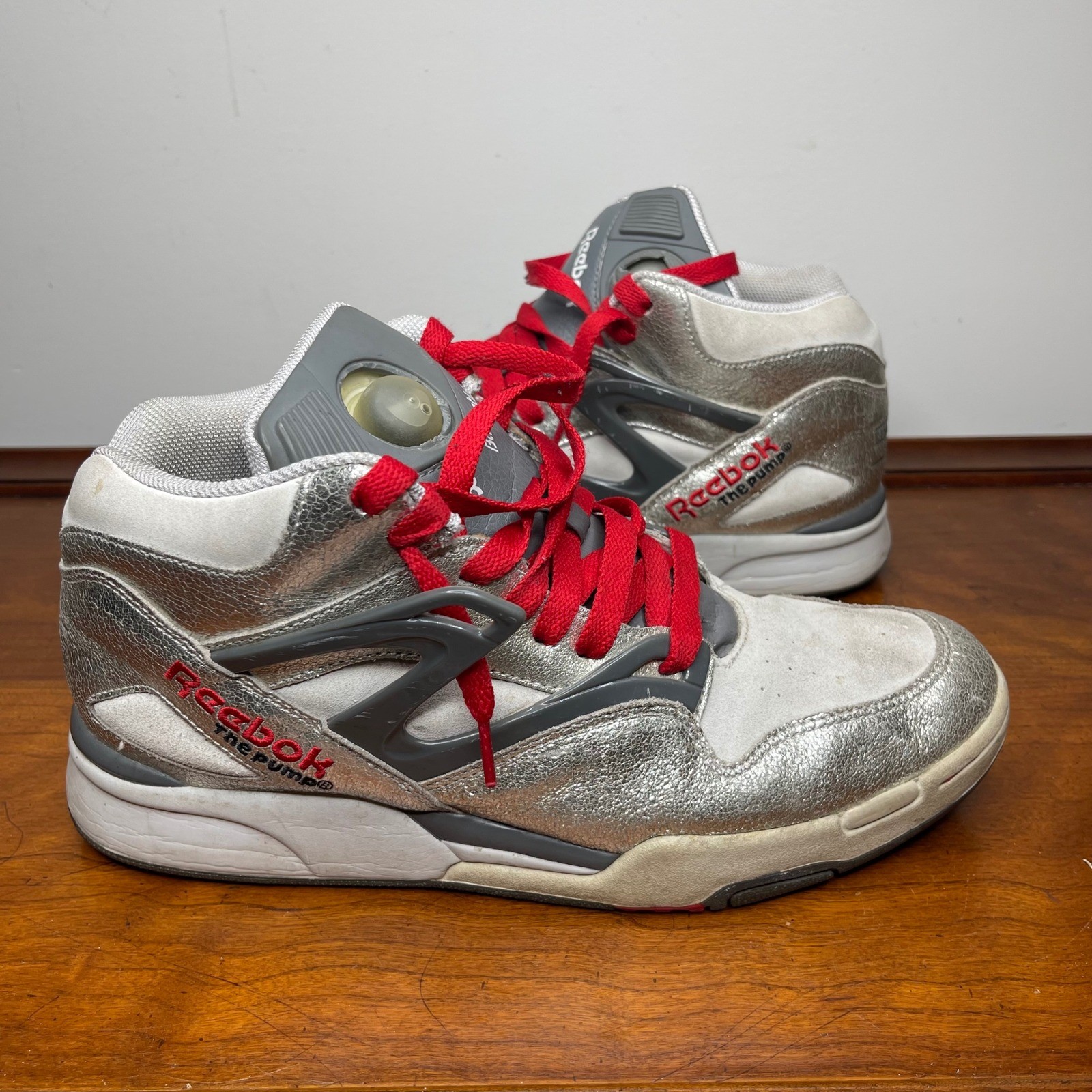 Reebok Pump Omni Lite Limited Edition Mens Metallic Silver Grey Red Sneaker 10.5