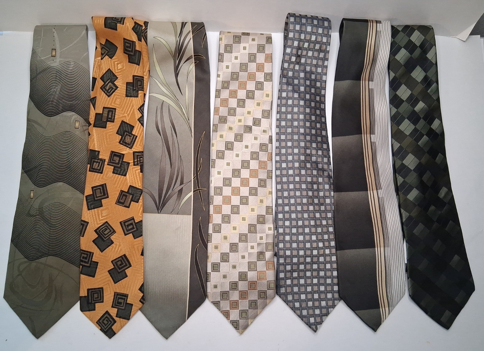 Lot of 7 Sage Green Neckties Name Brands Assorted Sizes Patterns Fabric NICE!