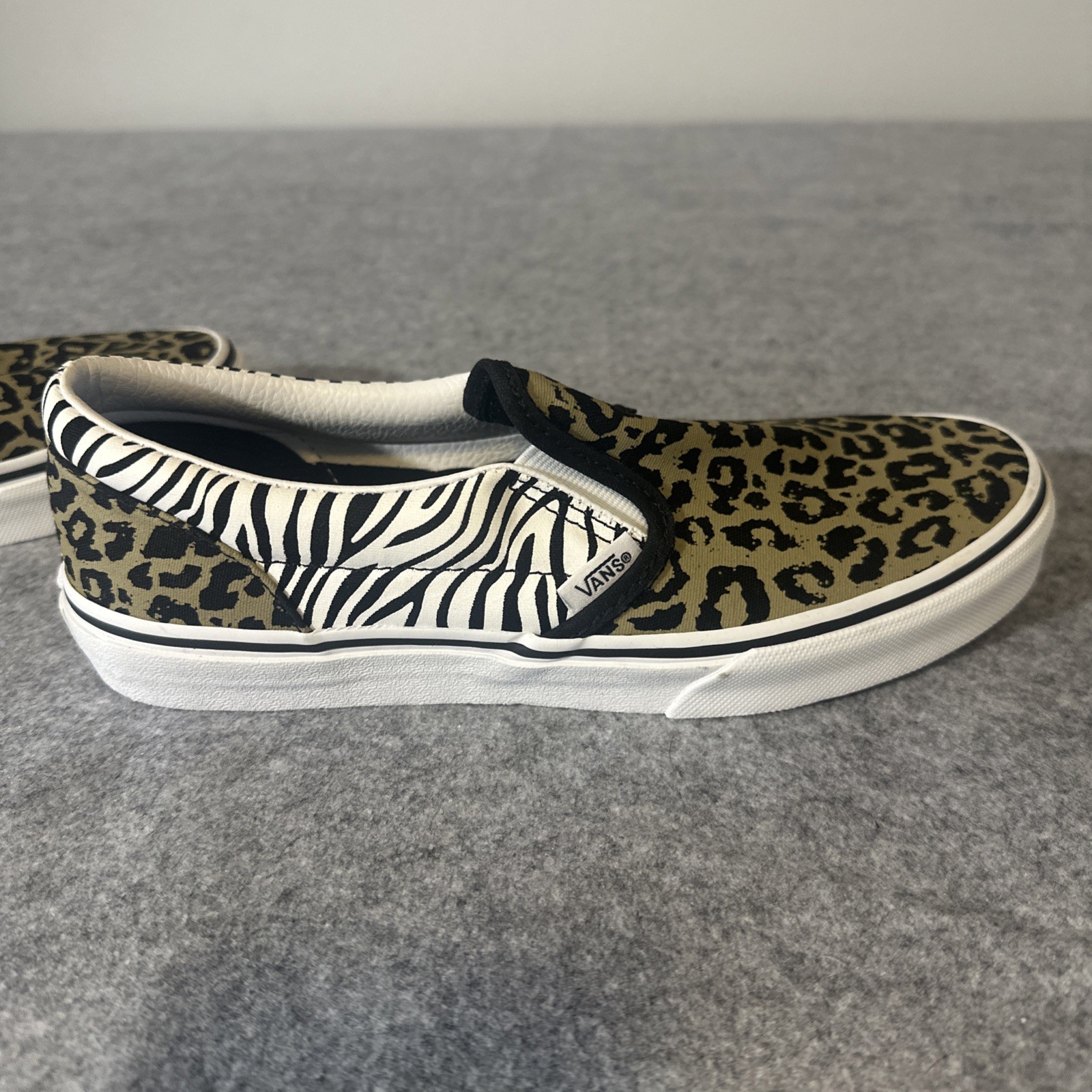 Vans Classic Slip-On Leopard Zebra Animal 5.5Y Women’s 7 VN0A4UH82JK Shoes New