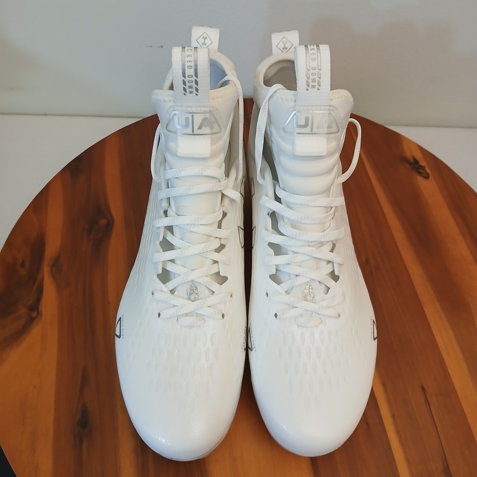 Under Armour Spotlight Lux MC 2.0 Mens 9.5 White Football Cleats 3025082