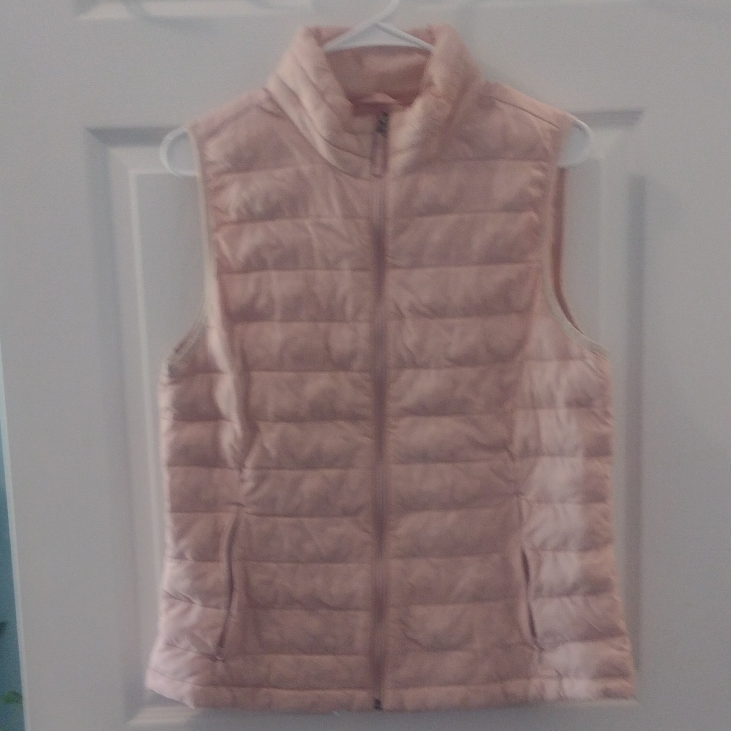 Women’s Pink Quilted Puffer Vest Size M Mid-Length Sleeveless Zip Pockets