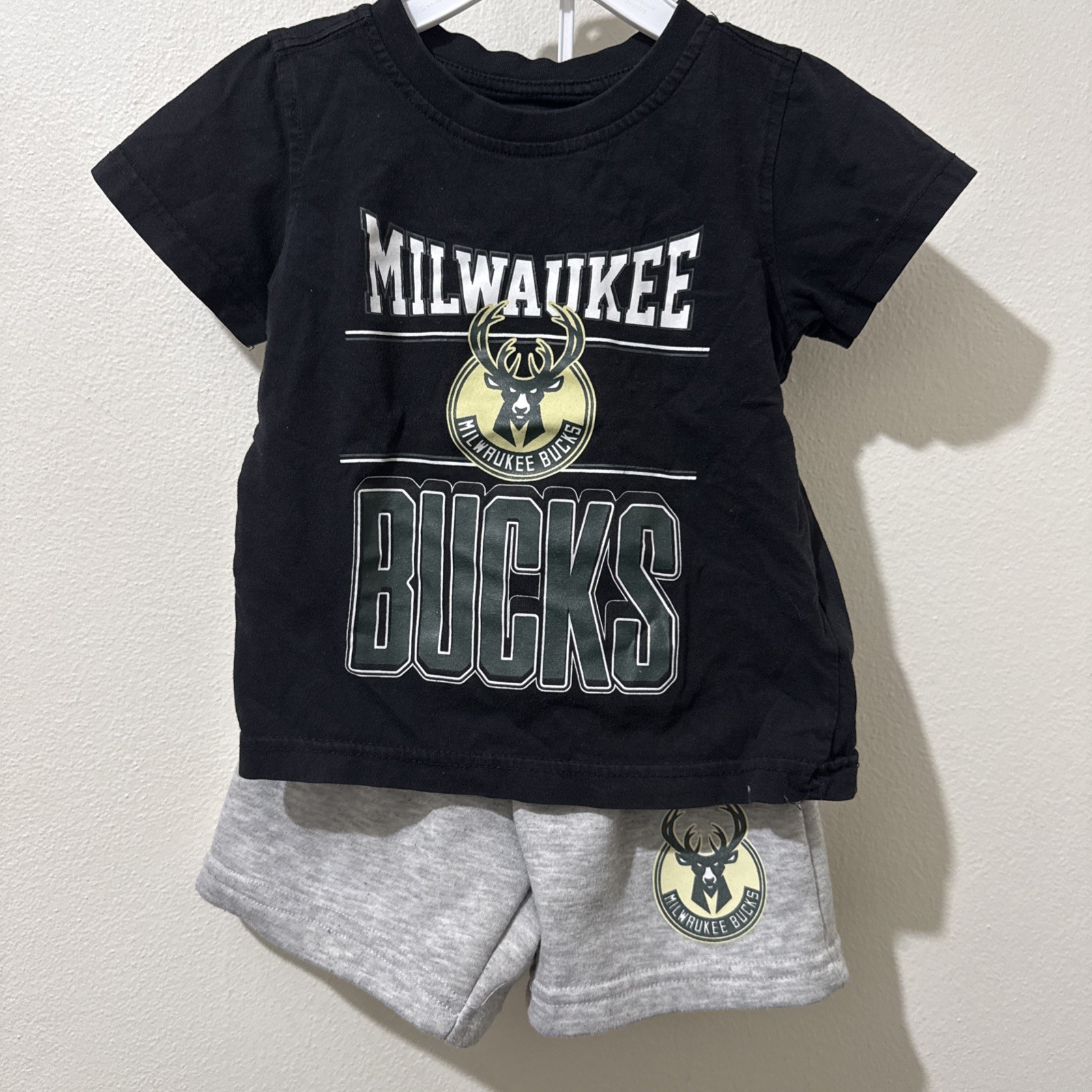 14 pants brands listed below , 2 sets and shorts boys size 3T
