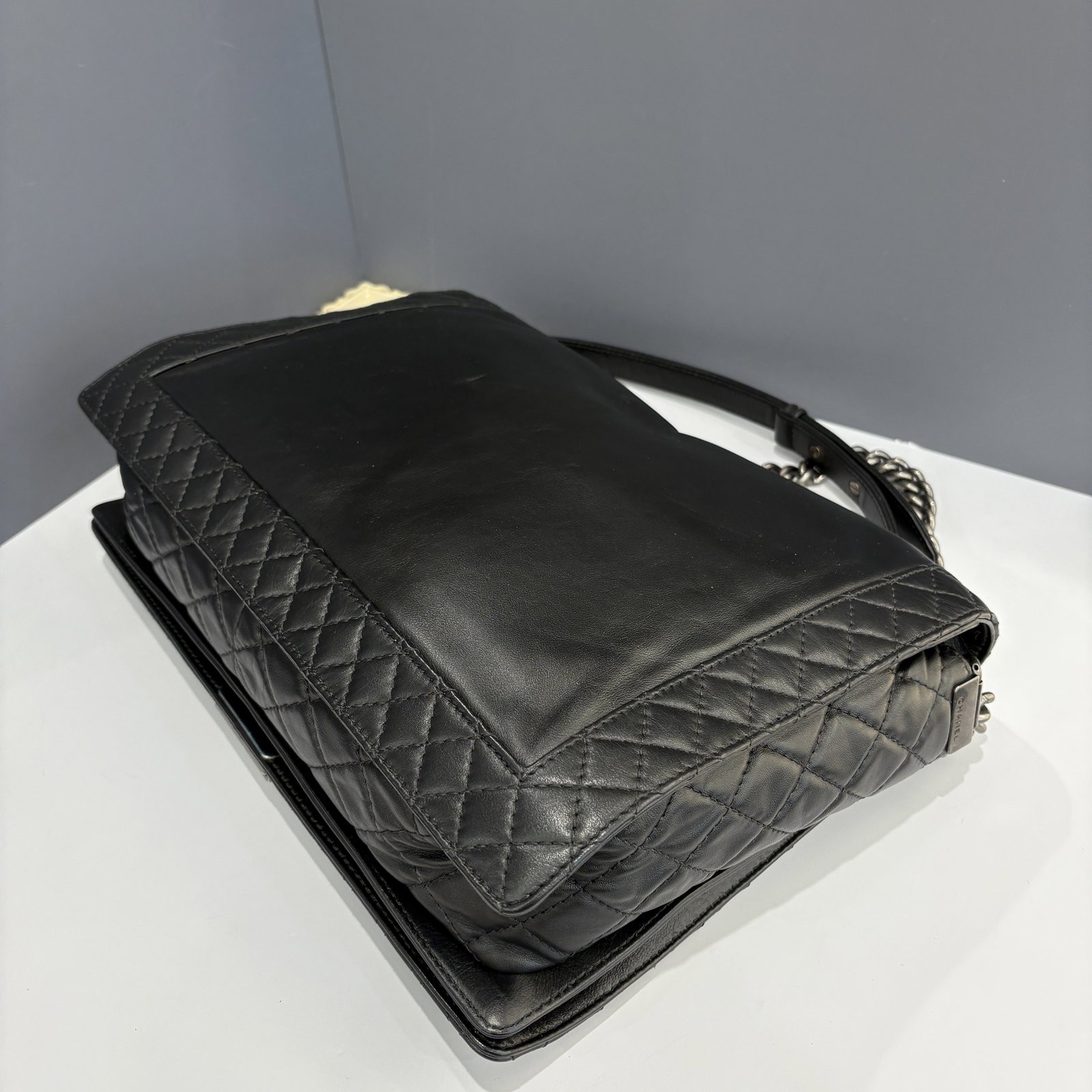 Chanel Enchained Boy Flap Black Calfskin (hs021026a2)