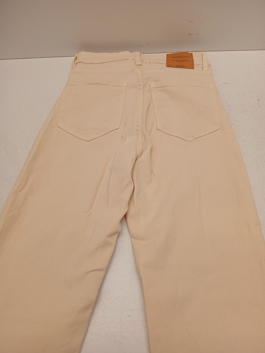 Stradivarius Mom Slim Fit Light Beige Denim Jeans with Stretch Size UK 8 Leg 28″