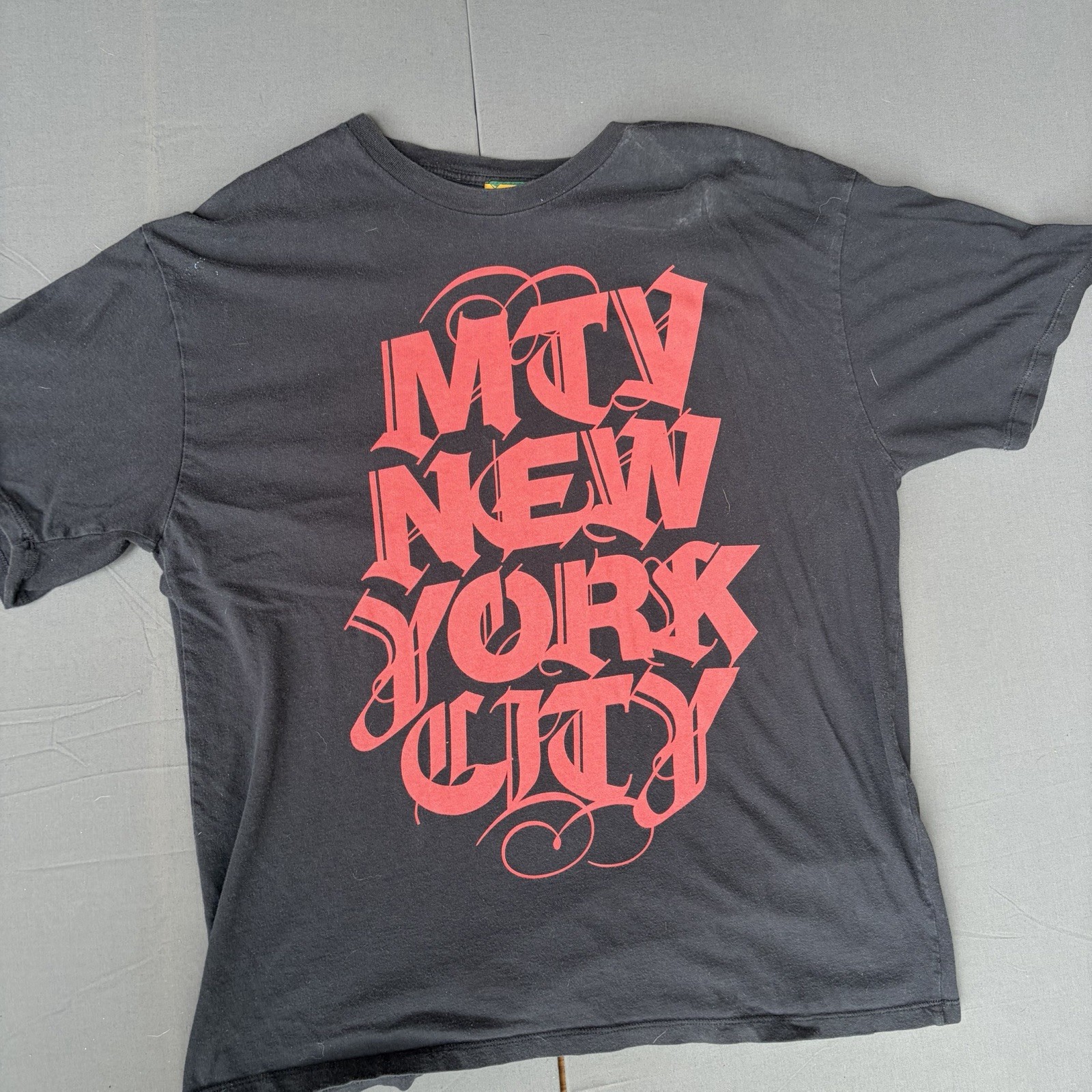 Vintage MTV New York City Red Script Graphic T Shirt Black Music Television Y2K⁠