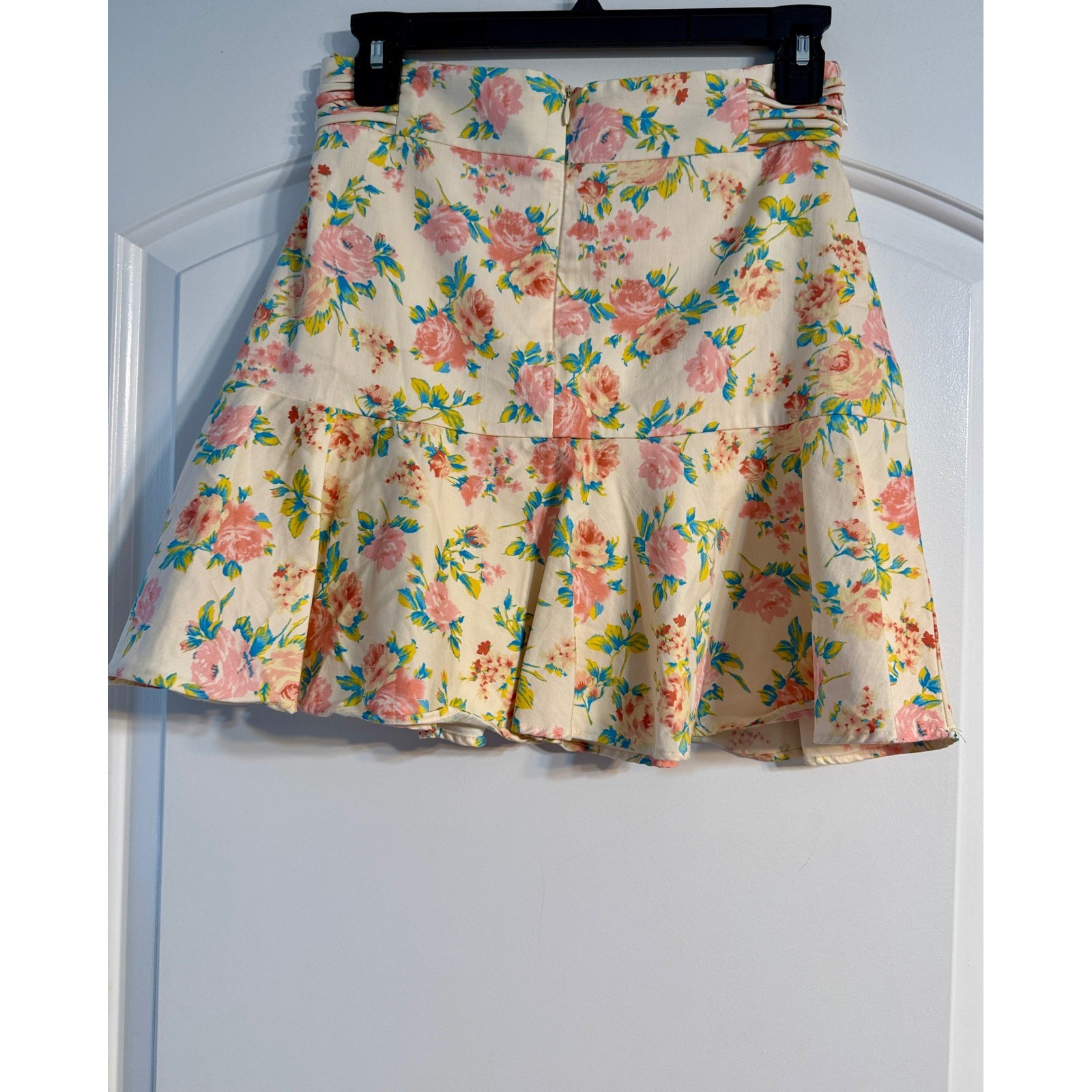 Zara Floral Mini Skirt Size Small Ivory Pink Blue Ruffle Hem Coquette Romantic
