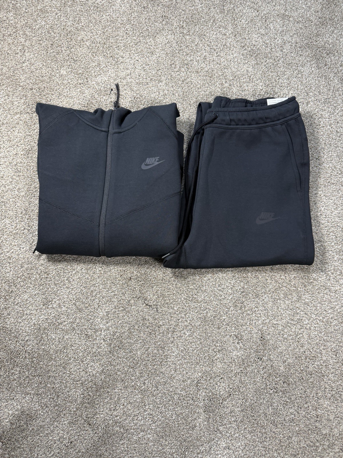 NIKE TECH FLEECE SET 🖤 (BLACK) Only Size XL Available
