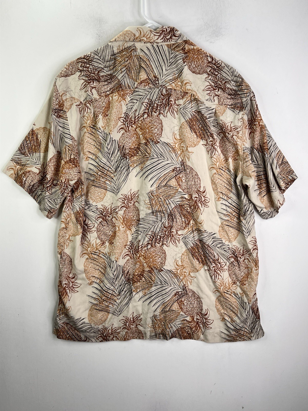 Tommy Bahama Shirt Men’s Medium Beige Floral Pineapple Silk Tropical Hawaiian