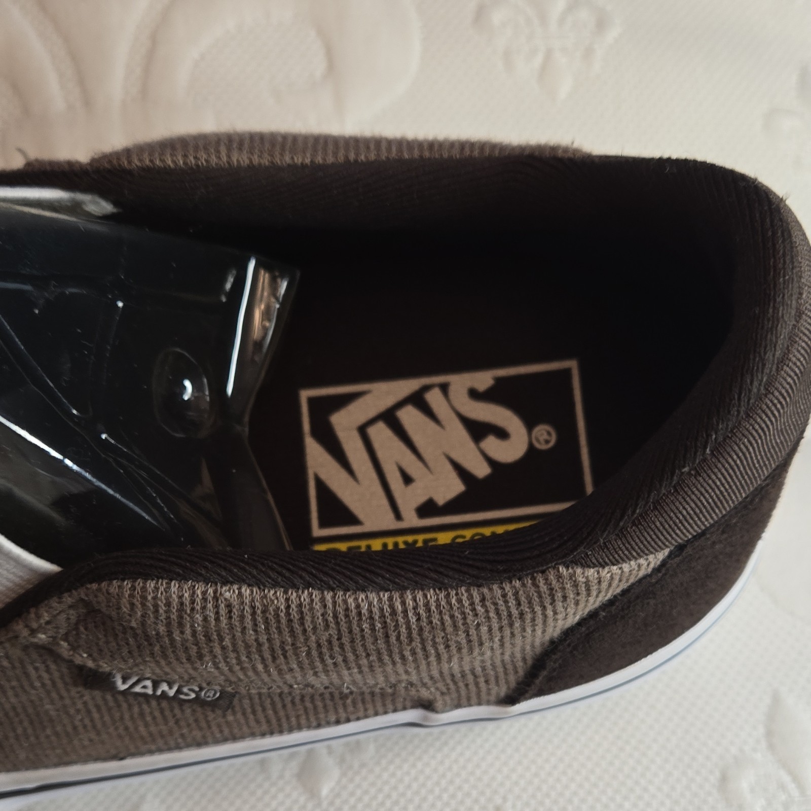 VANS Men’s Slip-On Casual Shoes Brown Canvas Upper Rubber Sole US 8 Logo