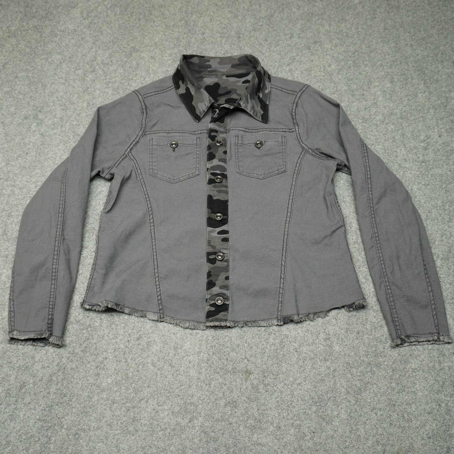 Women’s Camouflage Denim Jacket Medium Gray Cotton Blend Frayed Hem Reversible