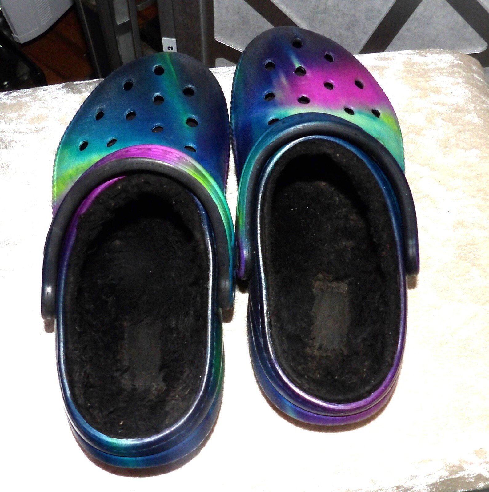 CROCS UNISEX NAVY BLUE/PURPLE TYE DYE BLACK LINED CLOGS,MULES( W:4/M:2)