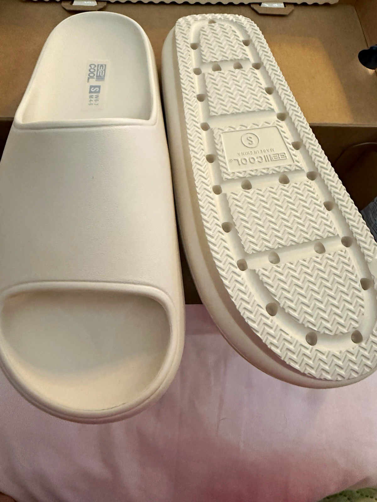 32 Degrees Women’s Cream Slip On Slide Sandals Ultra Soft EVA Cushion Size 6-7