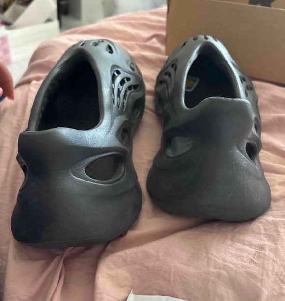 Adidas Yeezy foam runner “onyx” ! Original box :)