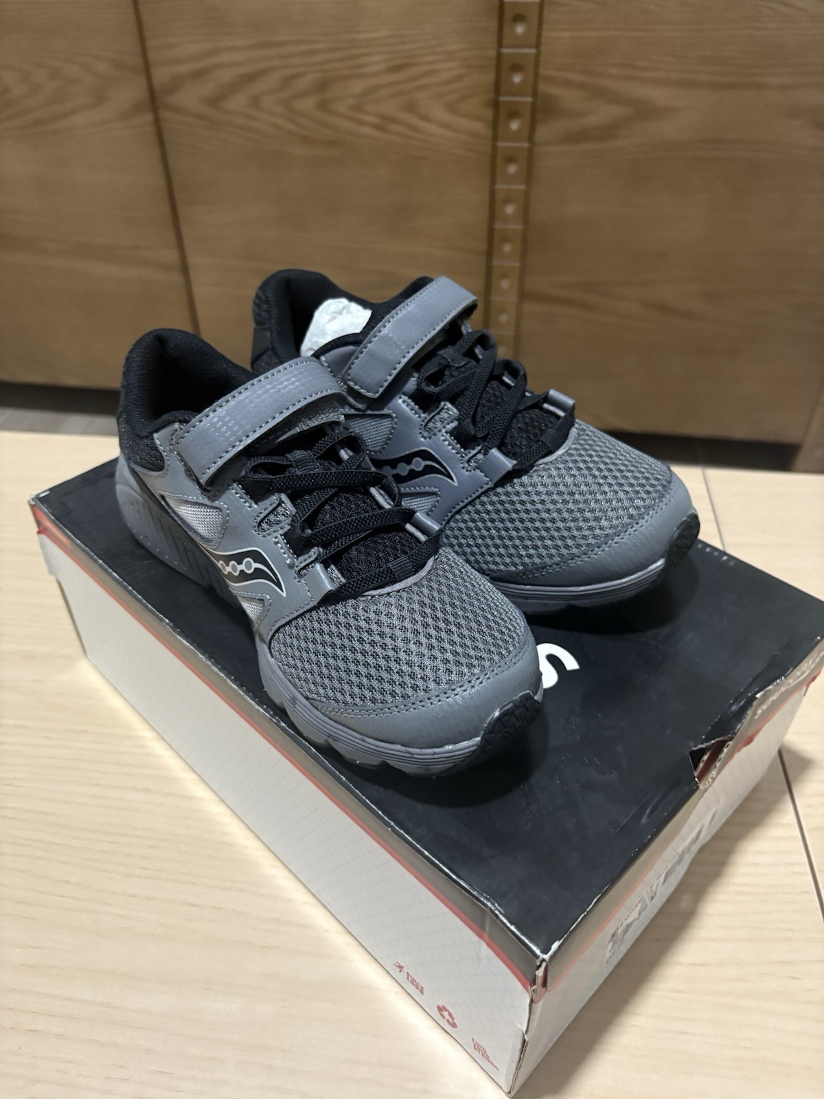 Saucony Kotaro 4 AC Sneaker Black Gray Unisex Kids 3.5 M