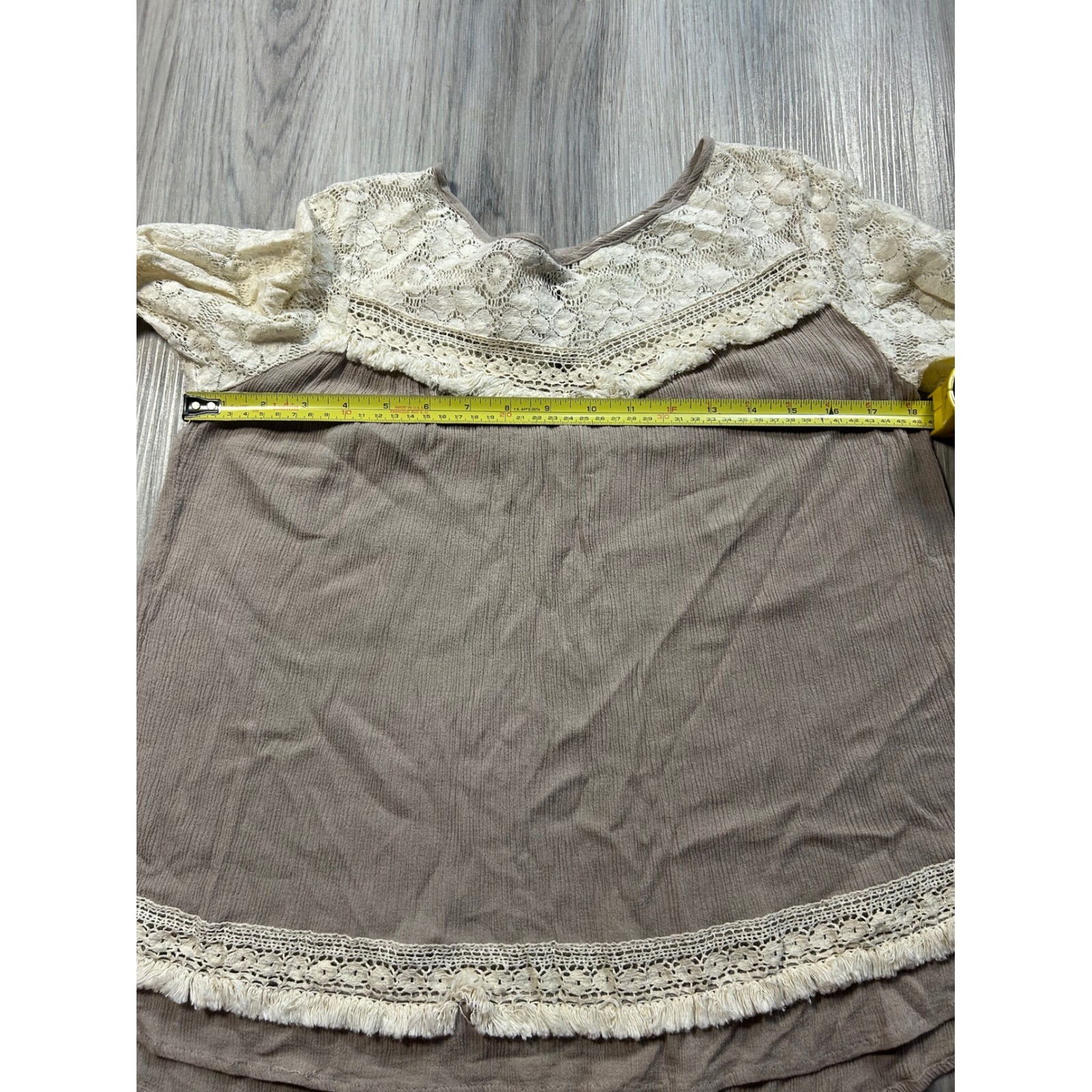 Umgee USA Boho Lace Trimmed Top Beige Women’s Size S boho fringe crochet open