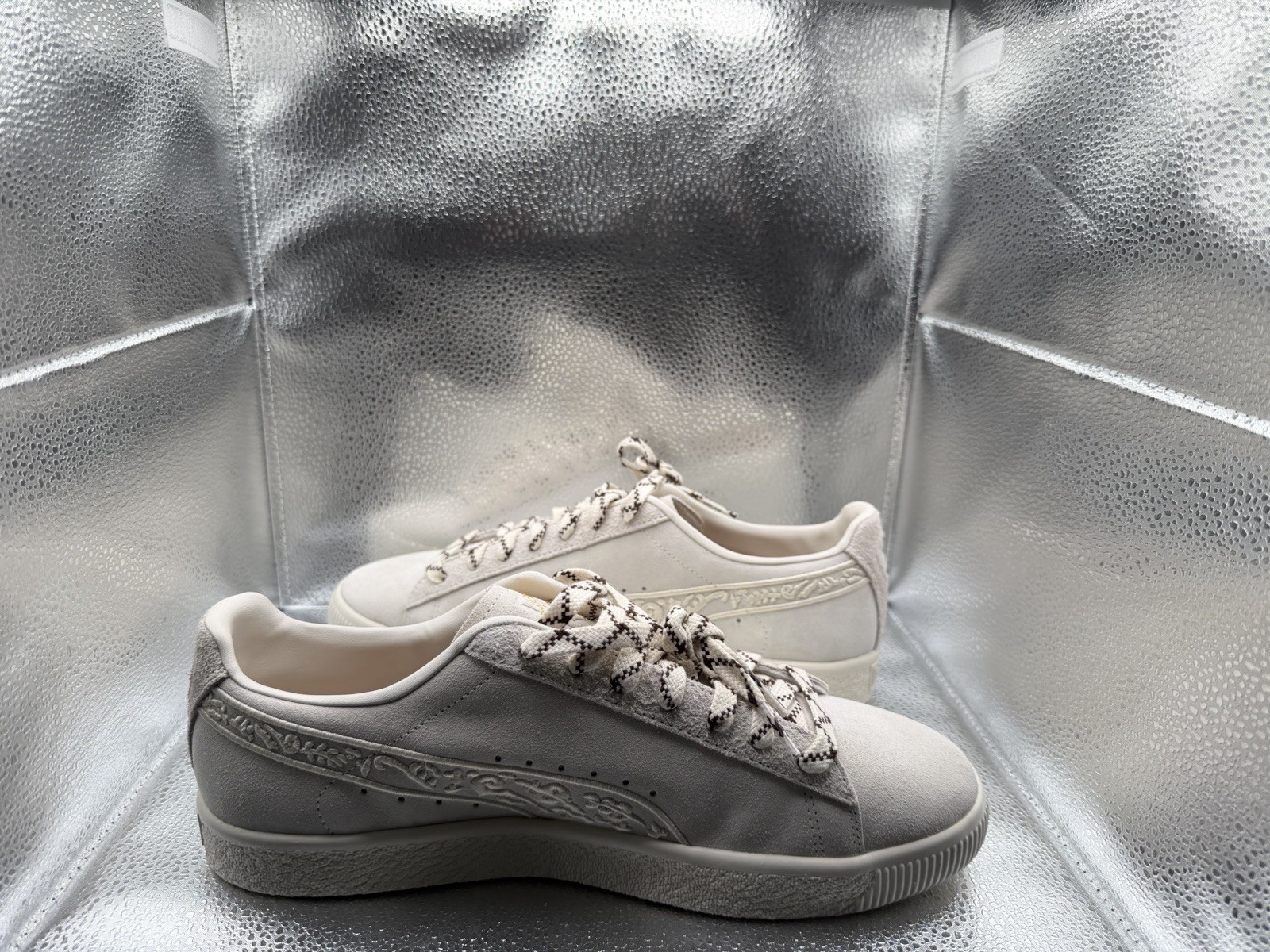 PUMA Clyde Leather Men’s White/Black Leather Lace Up Low-Top Sneakers US 8