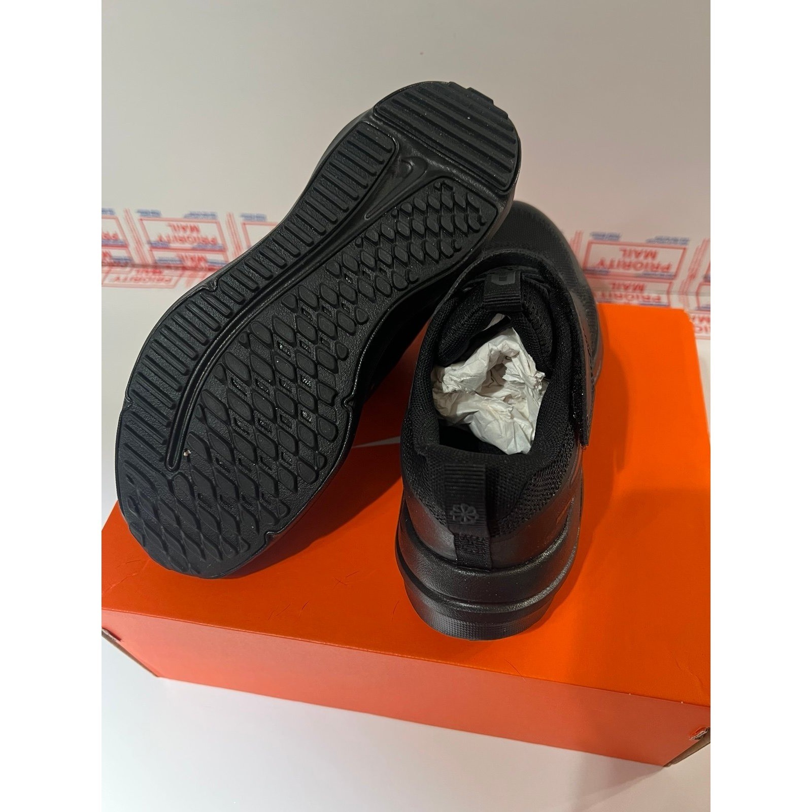 Boys size 2Y Nike Sneakers