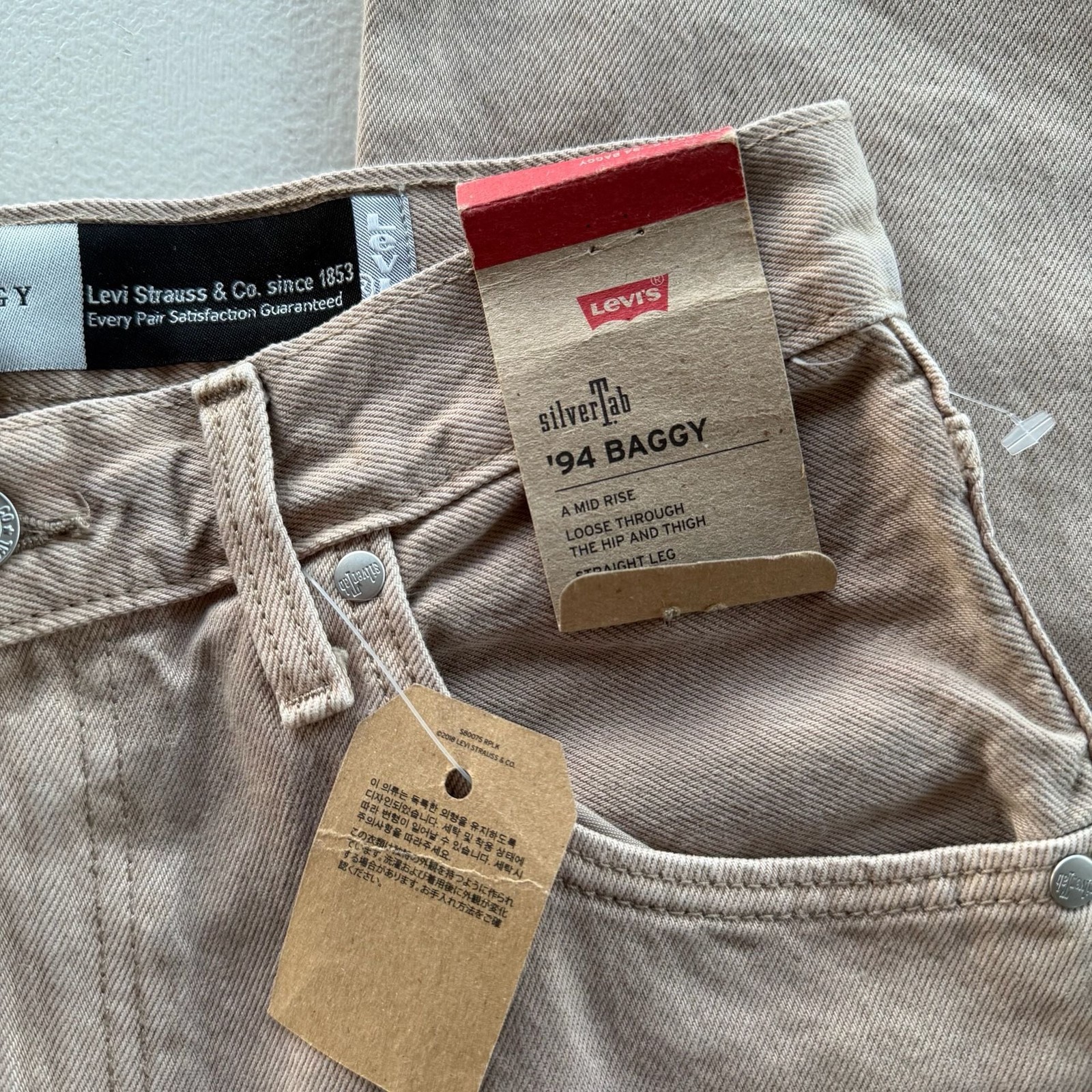 343 Levi’s SilverTab ’94 Baggy Mid Rise Straight Leg Jeans in Tan/Beige
