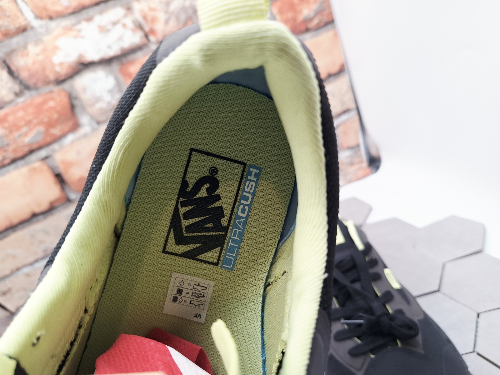Men’s Sz 12 VANS MTE ULTRARANGE EXO Black Brown Yellow Neon Green FALL COLOR
