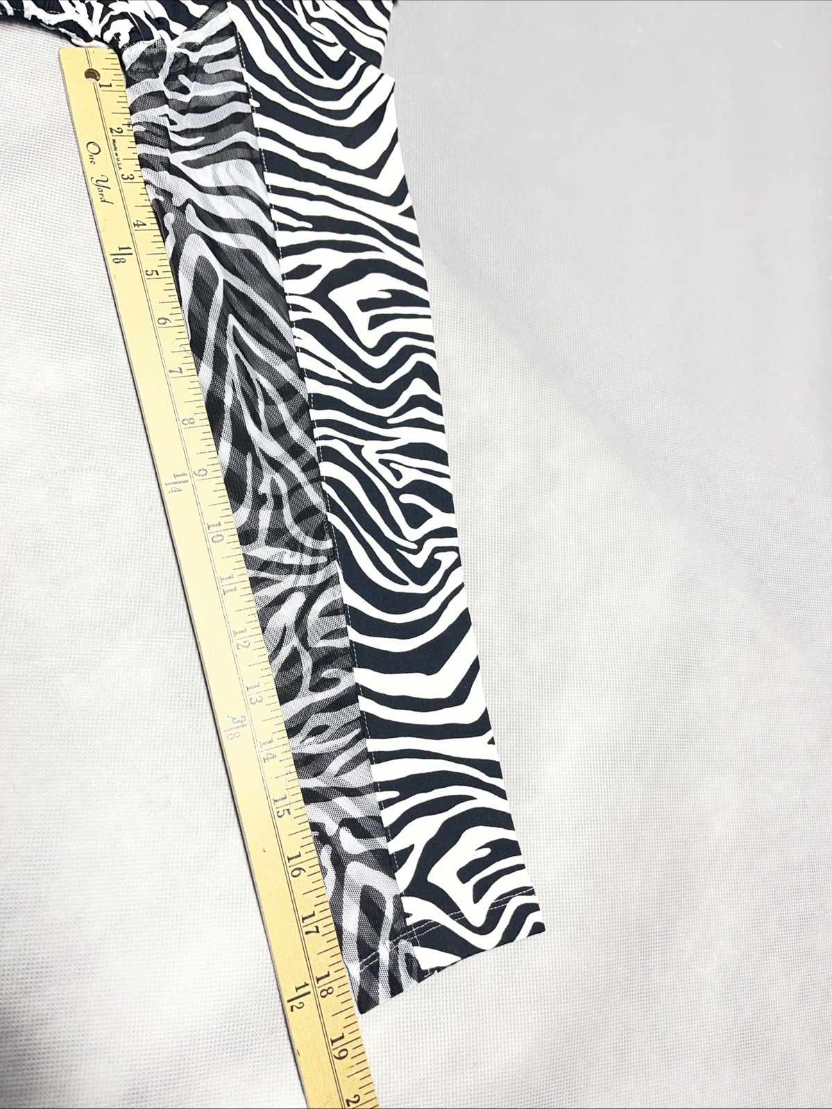 IBKUL Black & White Cecilia Zebra Print Long Sleeve Small Drawstring UPF 50+