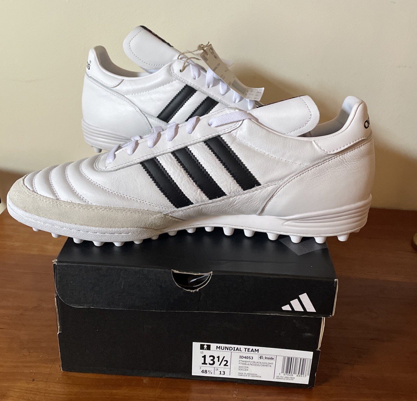 adidas Mundial Team ID4053 Footwear White/Core Black/Gold MIB Size 13.5